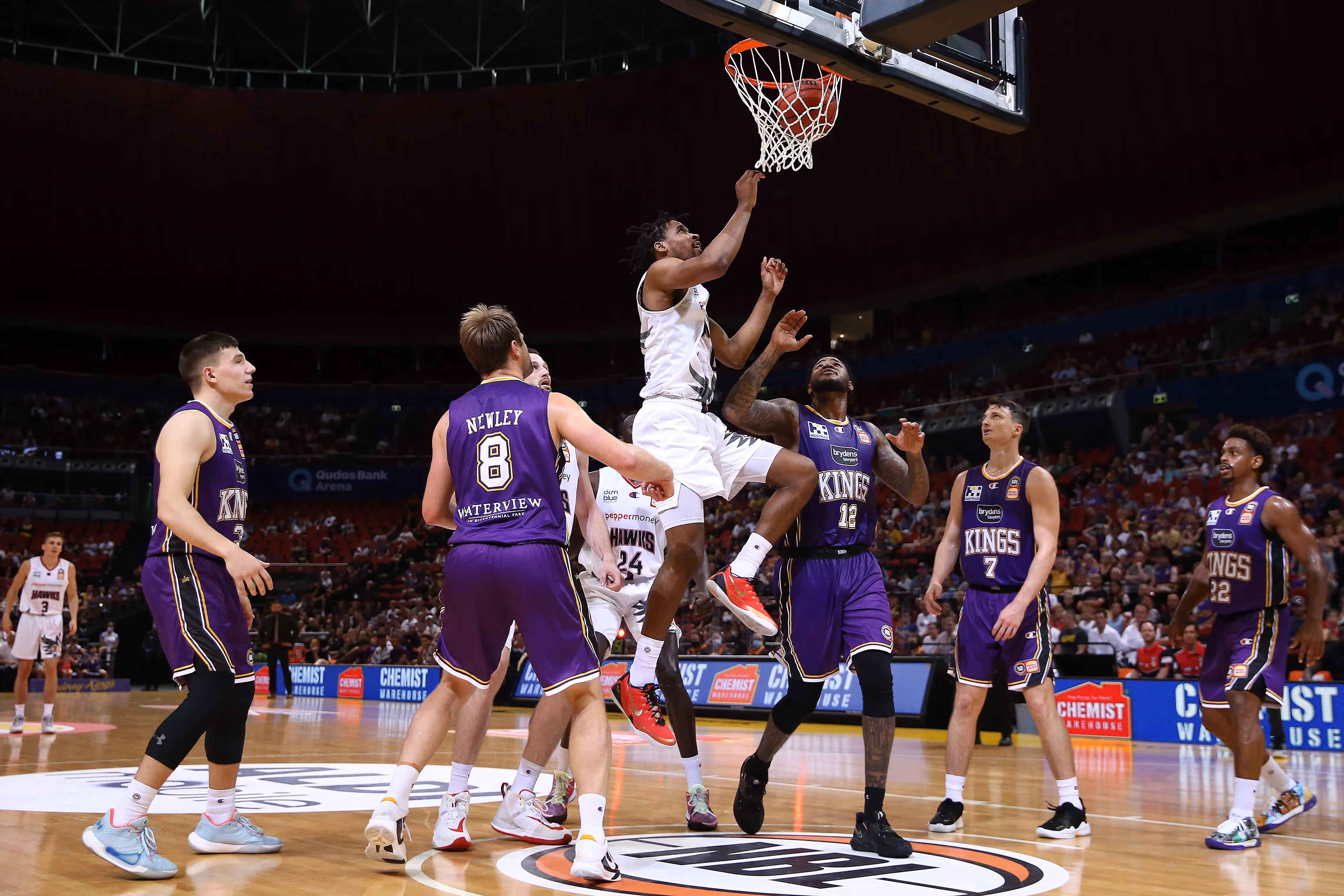 Simon inspires Hawks late over gritty Kings