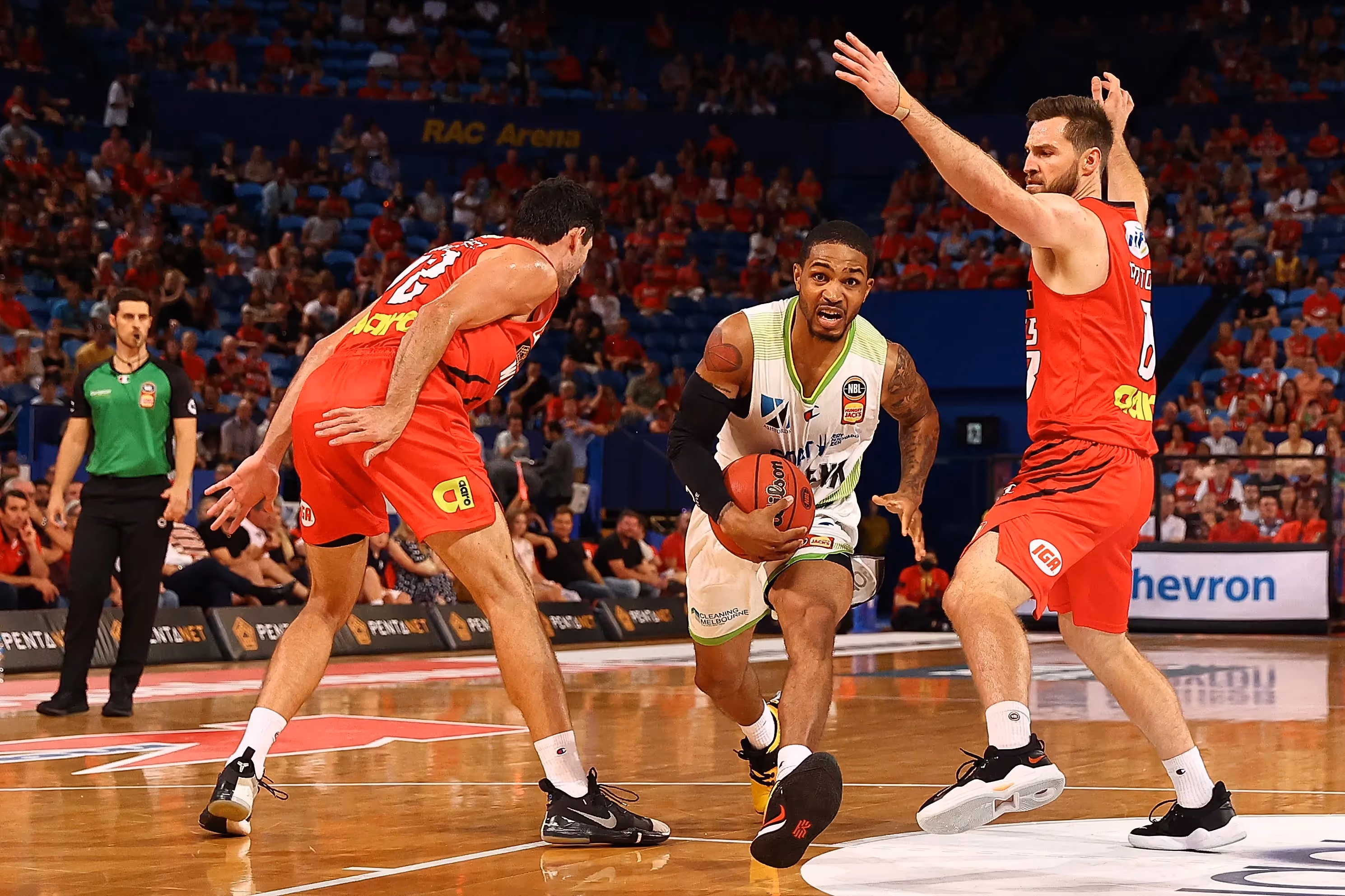 Sykes steals Cotton show as Phoenix breakthrough