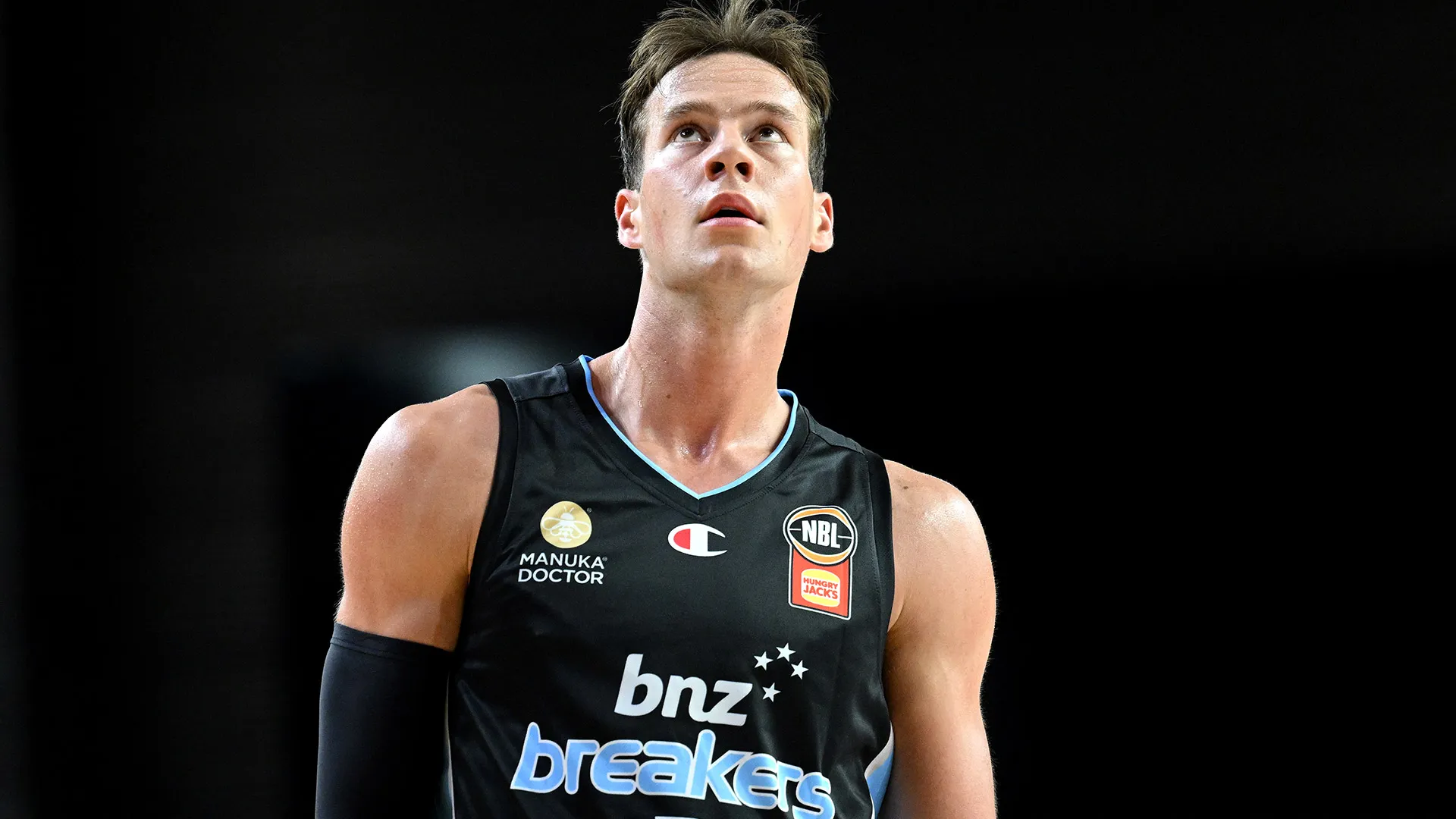 From Breakers to Lakers: Mennenga’s rise continues