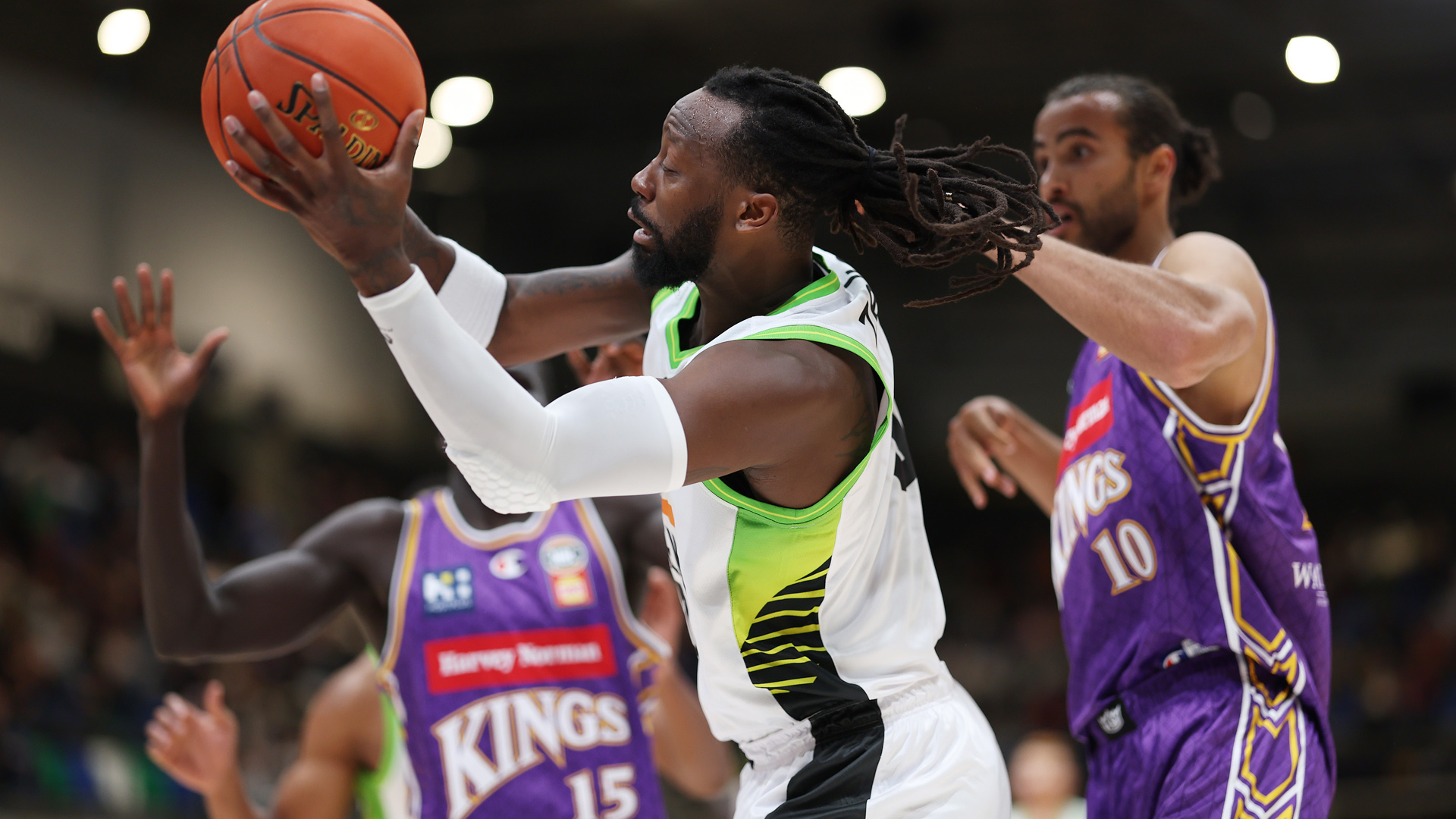 Phoenix blow away Kings at Blitz