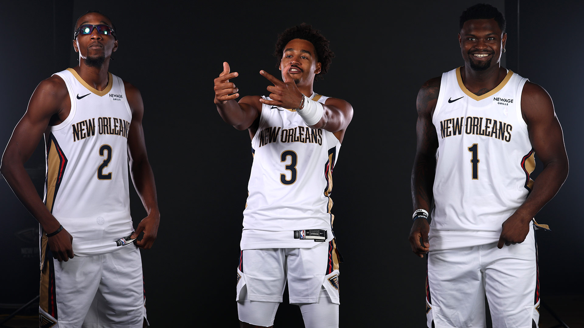 Flyin' Zion: Pelicans squad touches down
