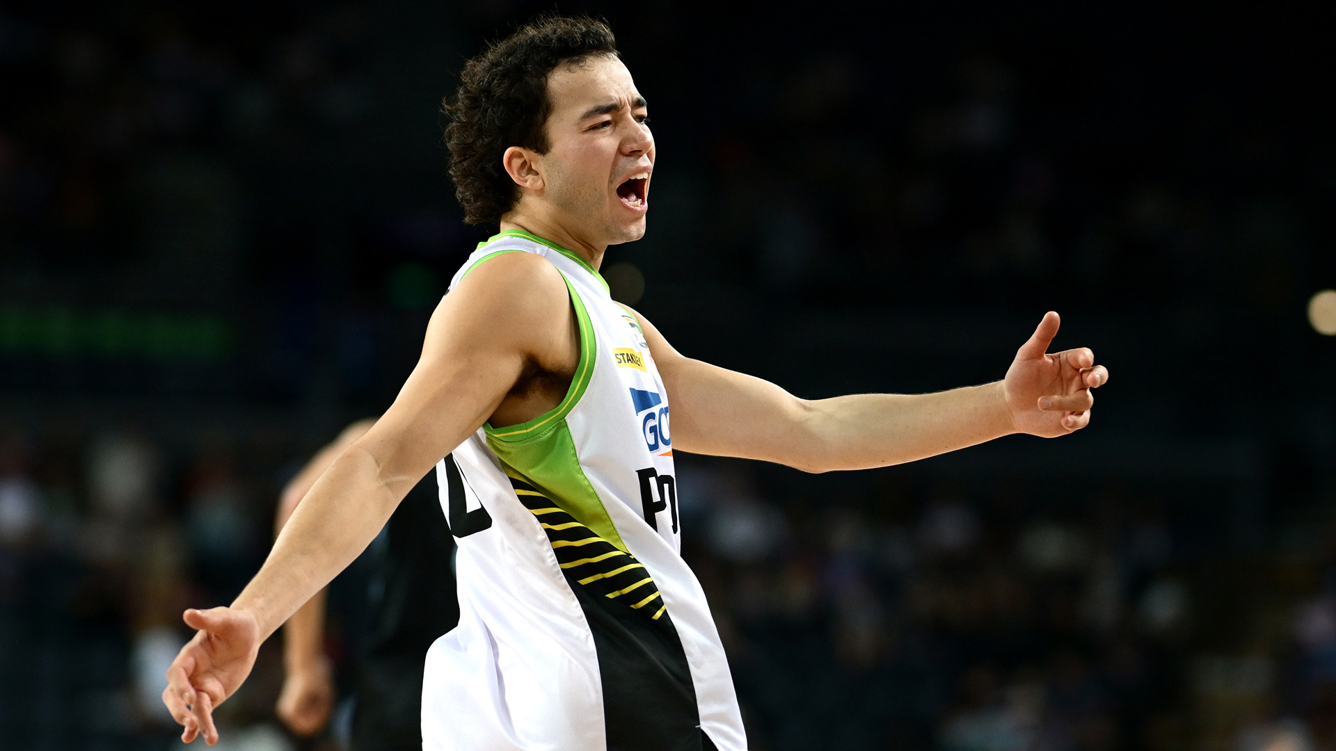 Phoenix defence travels for win in NZ
