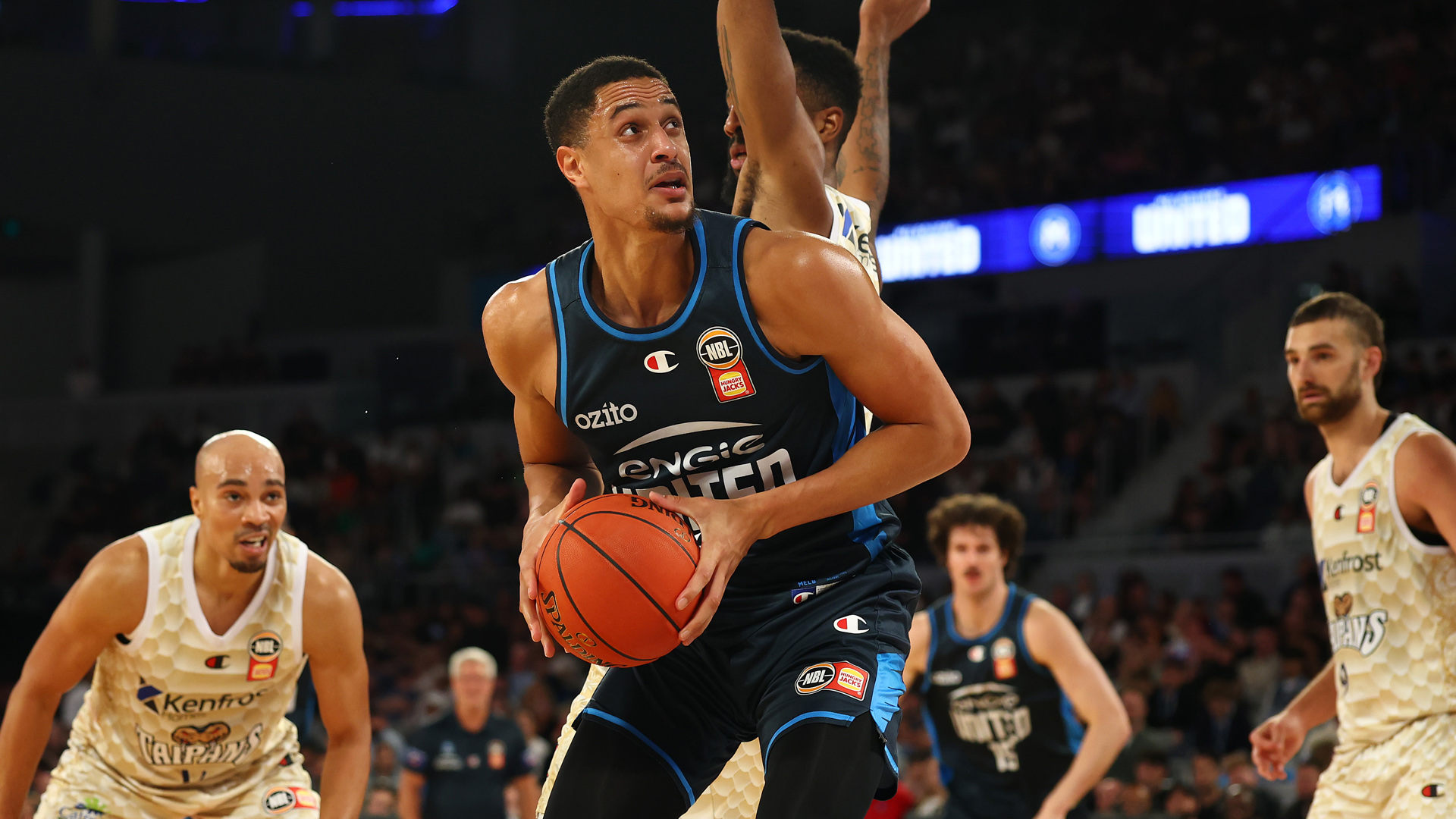United annihilate Taipans to go to 5-0