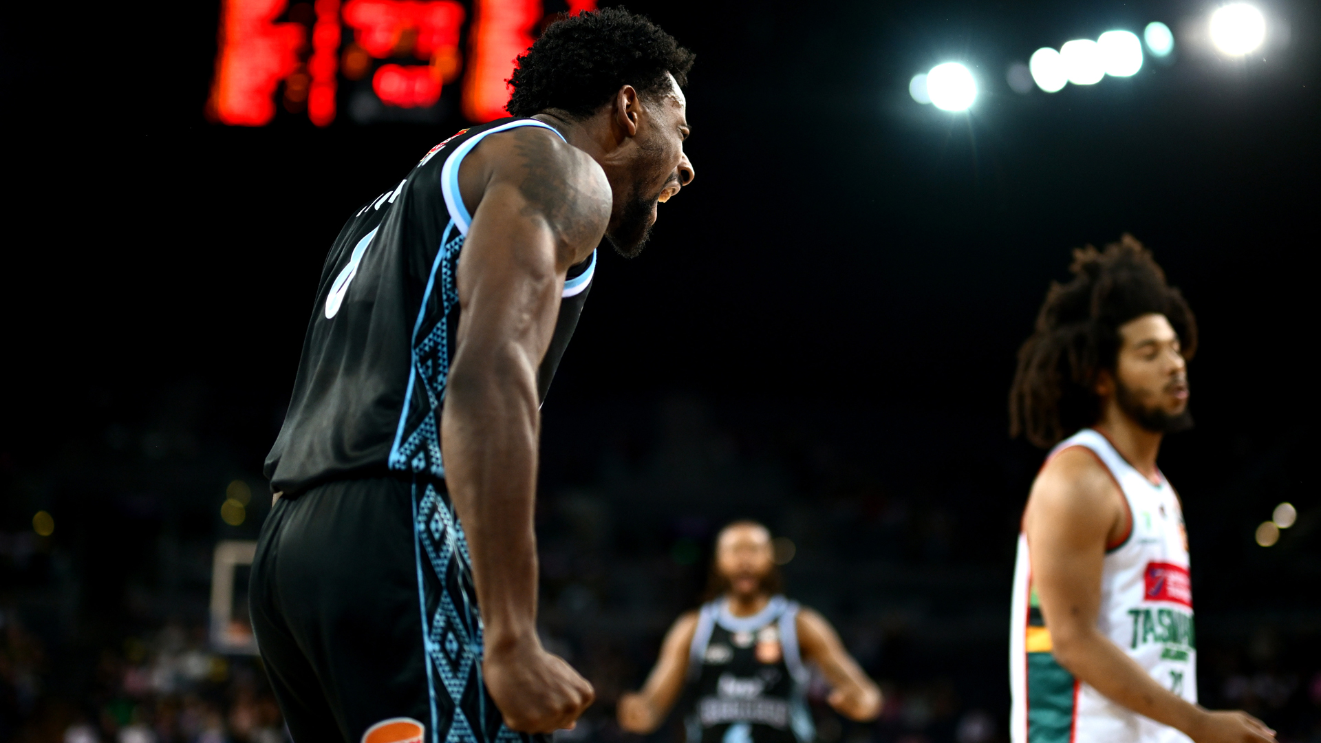 Breakers show bite to beat JackJumpers
