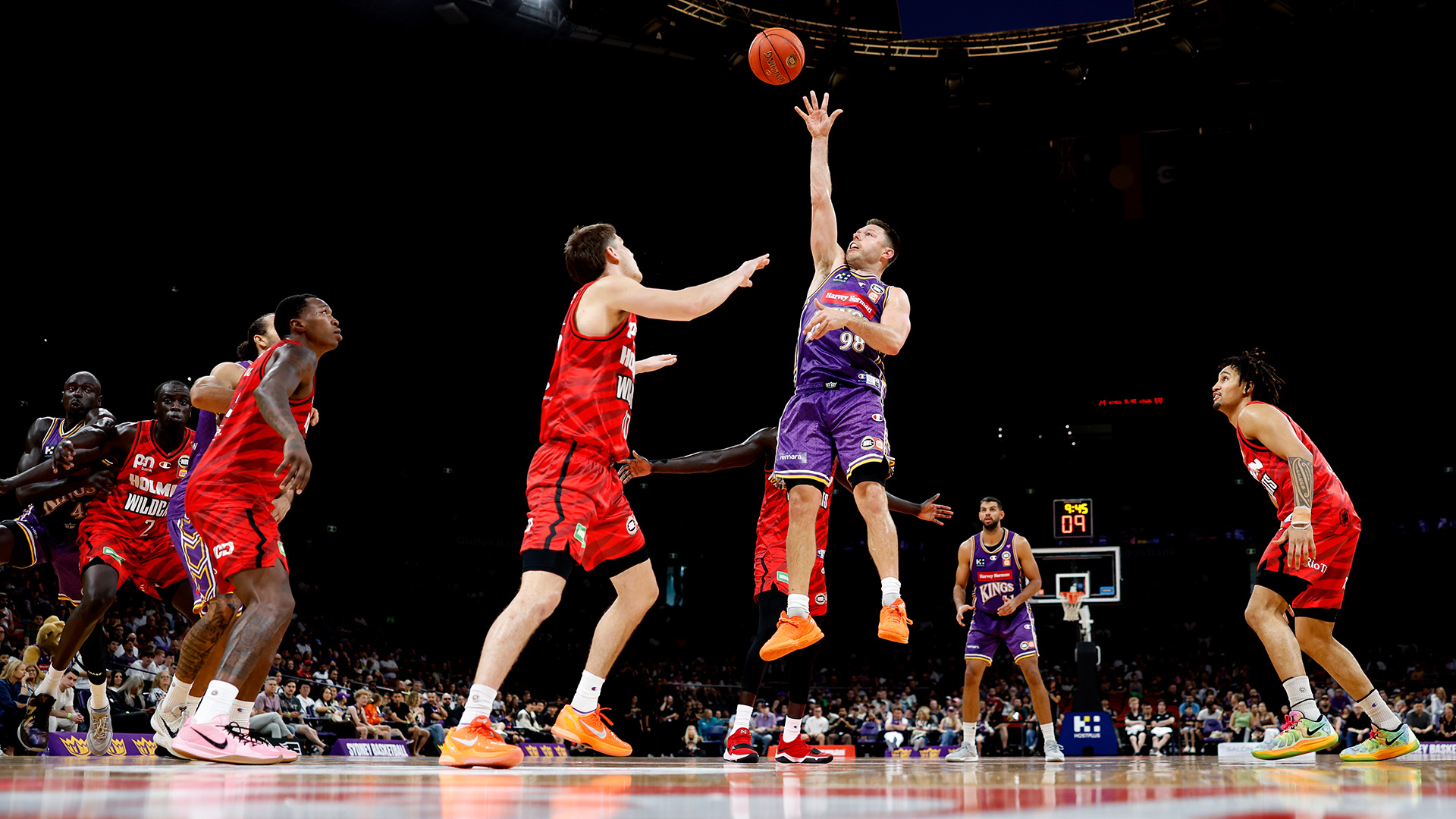 Kings throttle 'Cats despite Goorj ejection