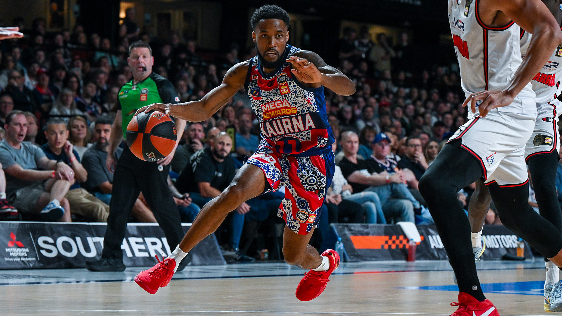 How to watch & talking points: Adelaide v Illawarra