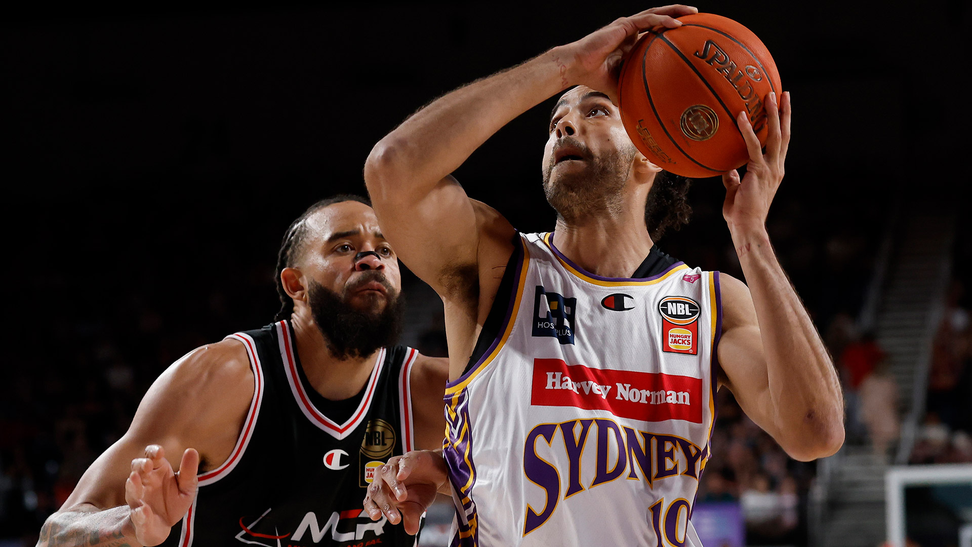 Kings thrash Hawks as momentum builds