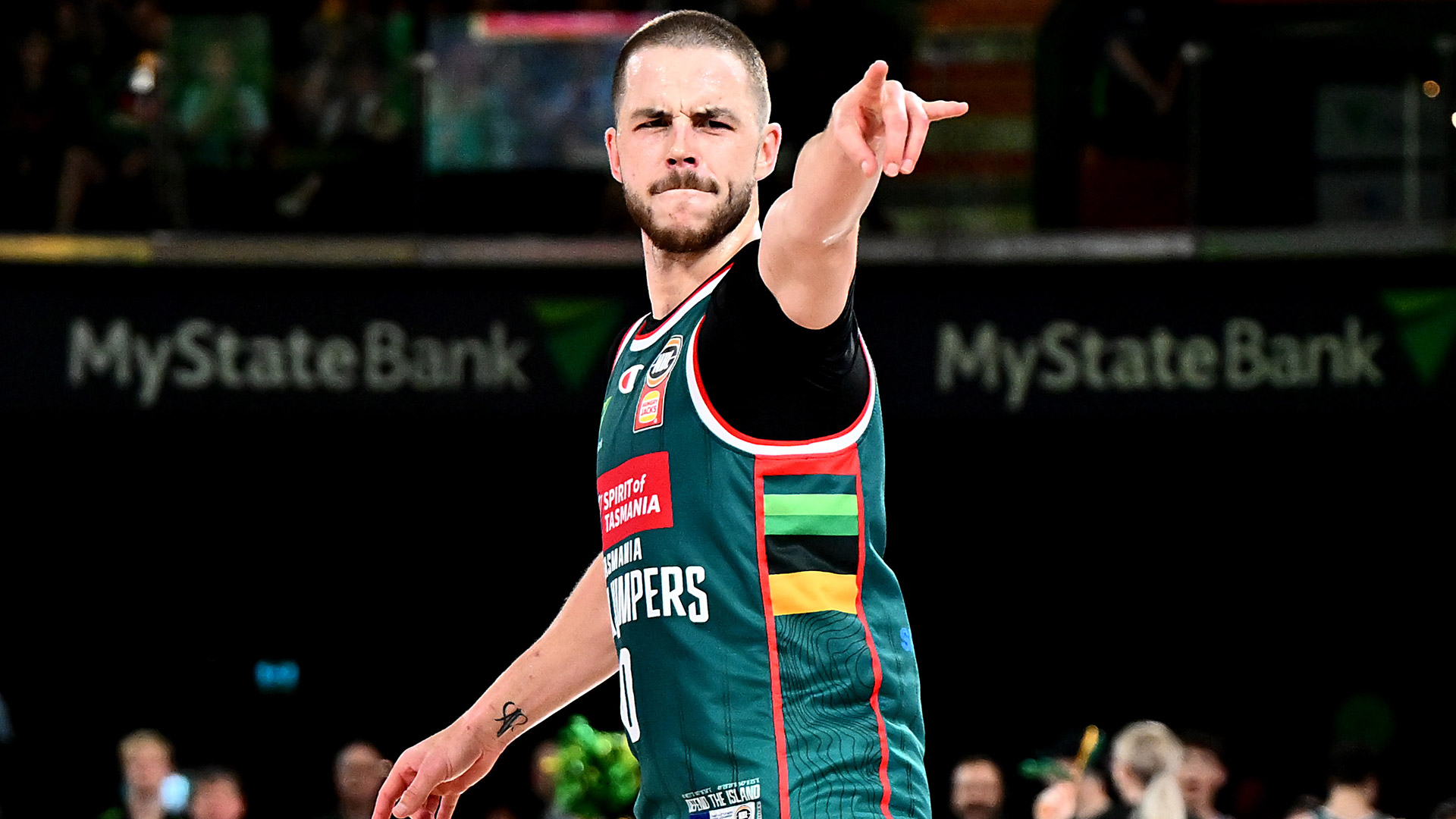 Tassie snaps losing run, Sydney's winning streak