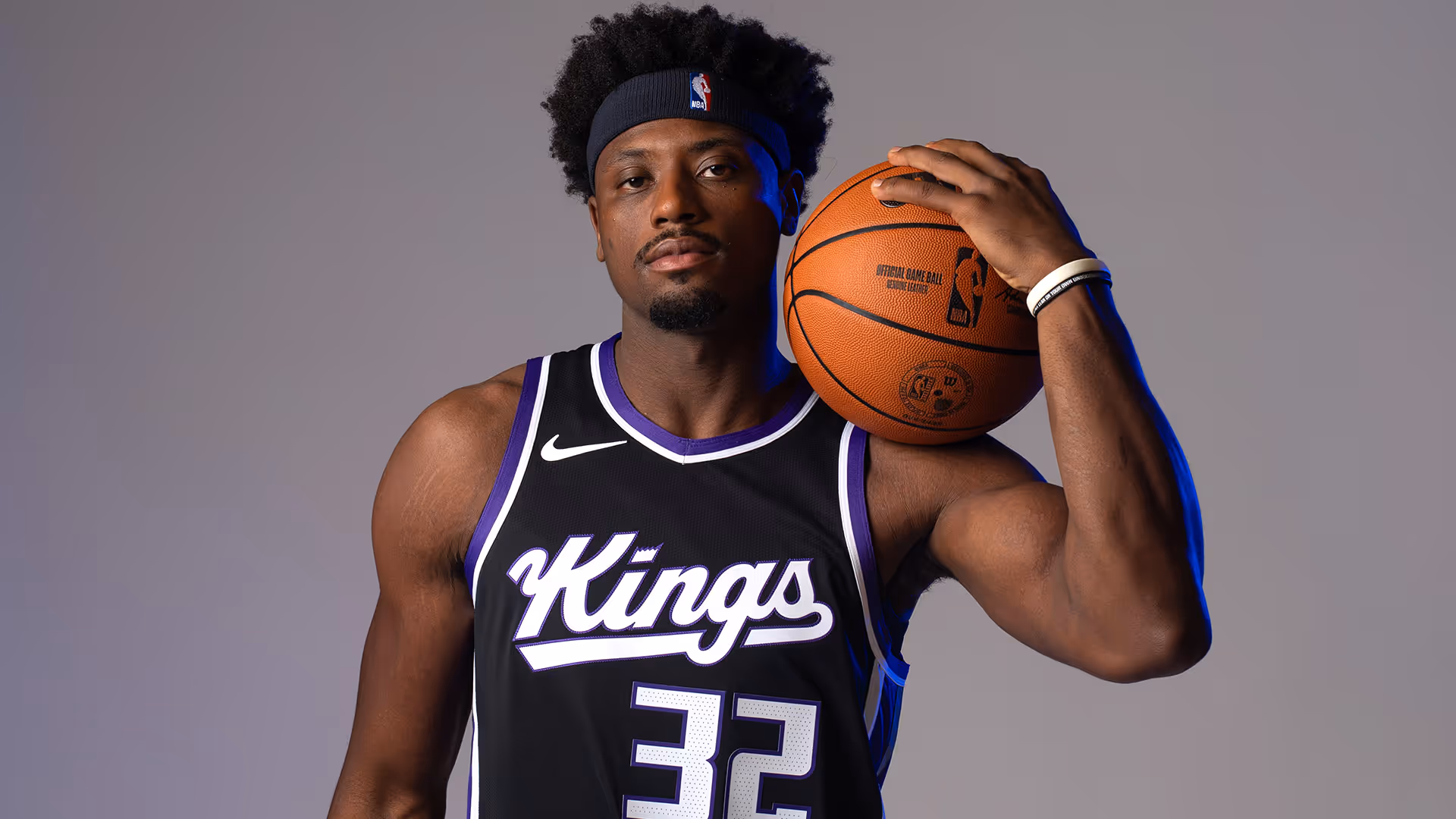 Taylor made: Bullets sign import forward