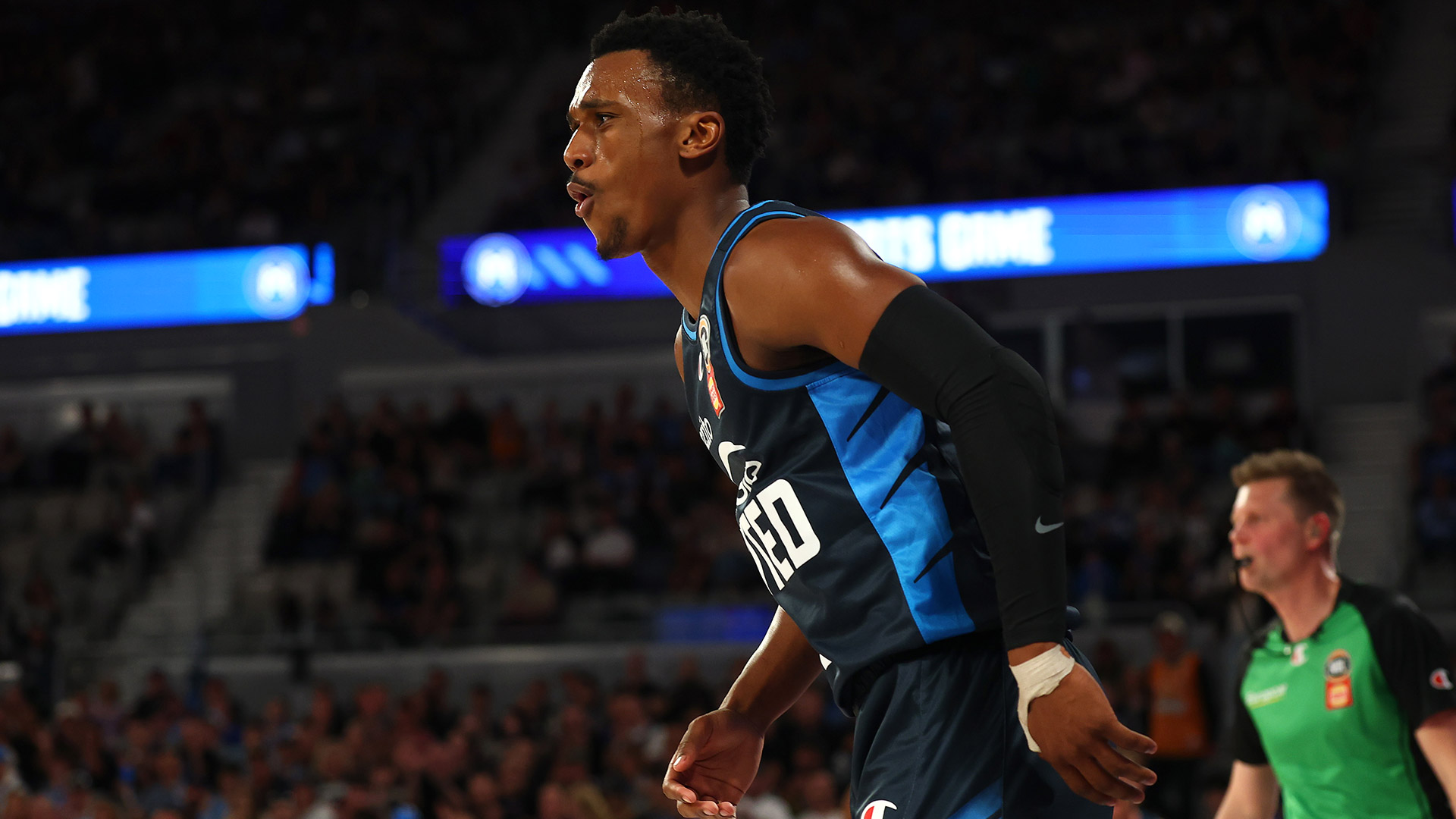 Walk this way: Tyson thrives in one-team culture