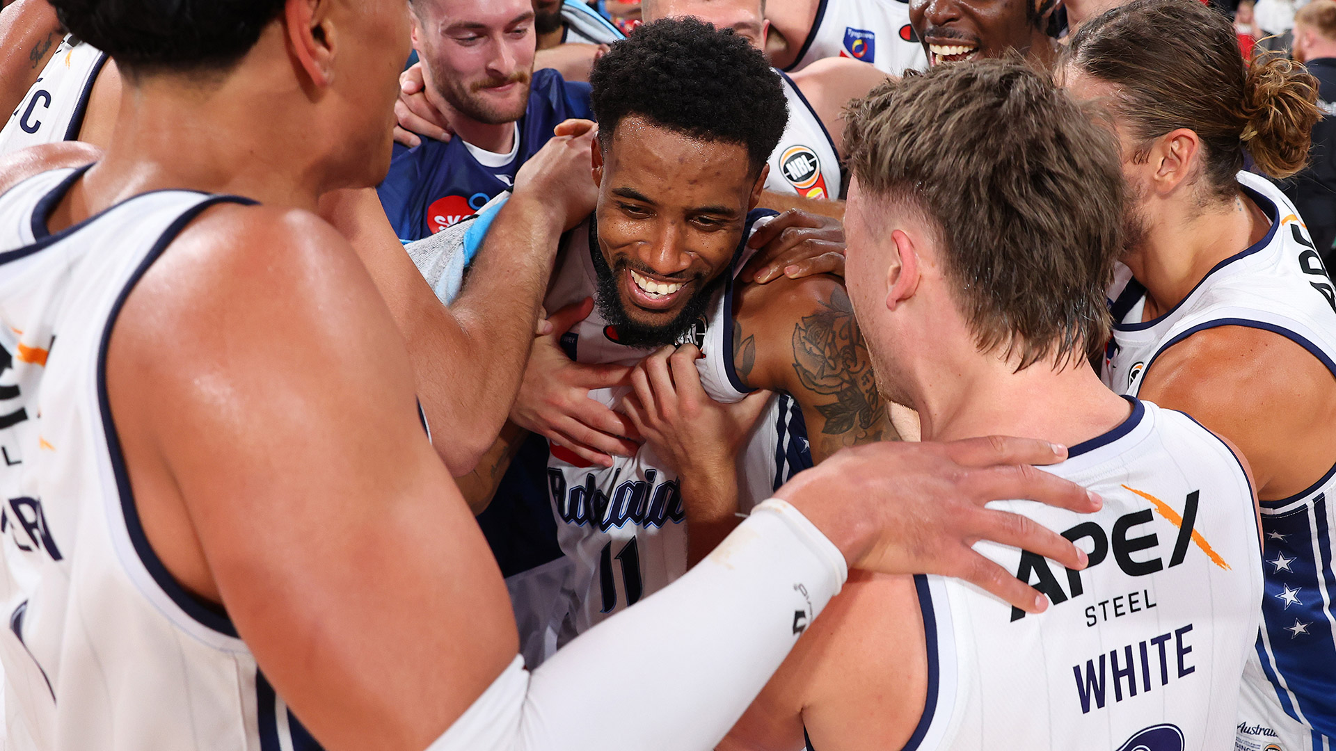 "I don't know what just happened": Watch Adelaide's incredible last 30 seconds