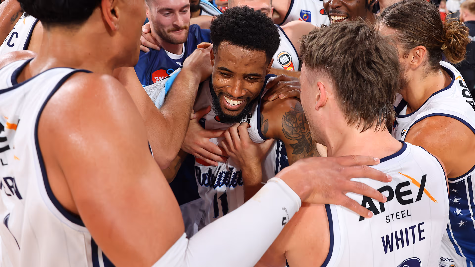 "I don't know what just happened": Watch Adelaide's incredible last 30 seconds