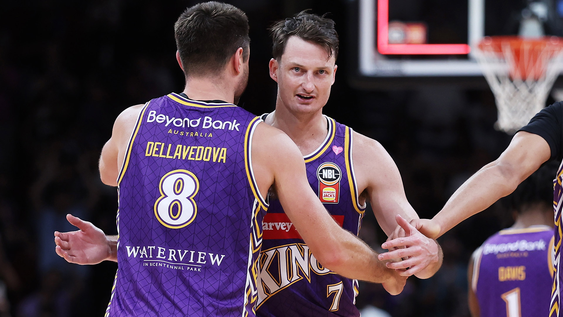 Kings bolstered by veteran duo