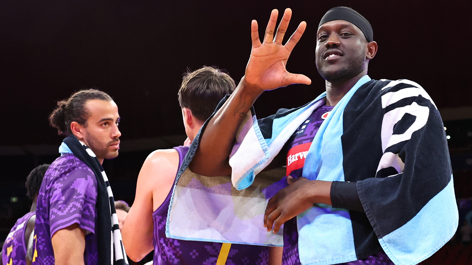 Christmas joy for Kings over Hawks