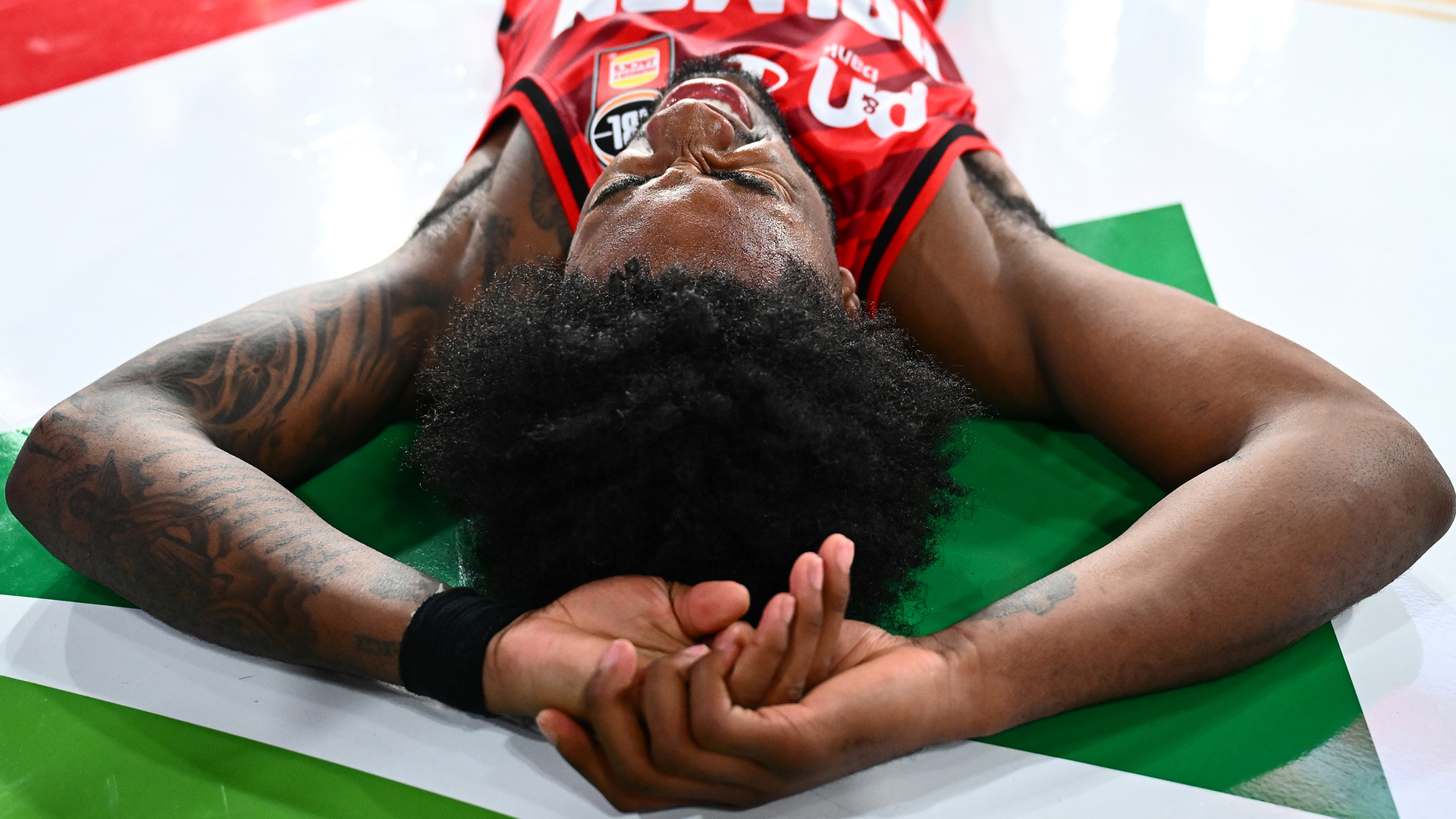 'Cats lick wounds after star's injury