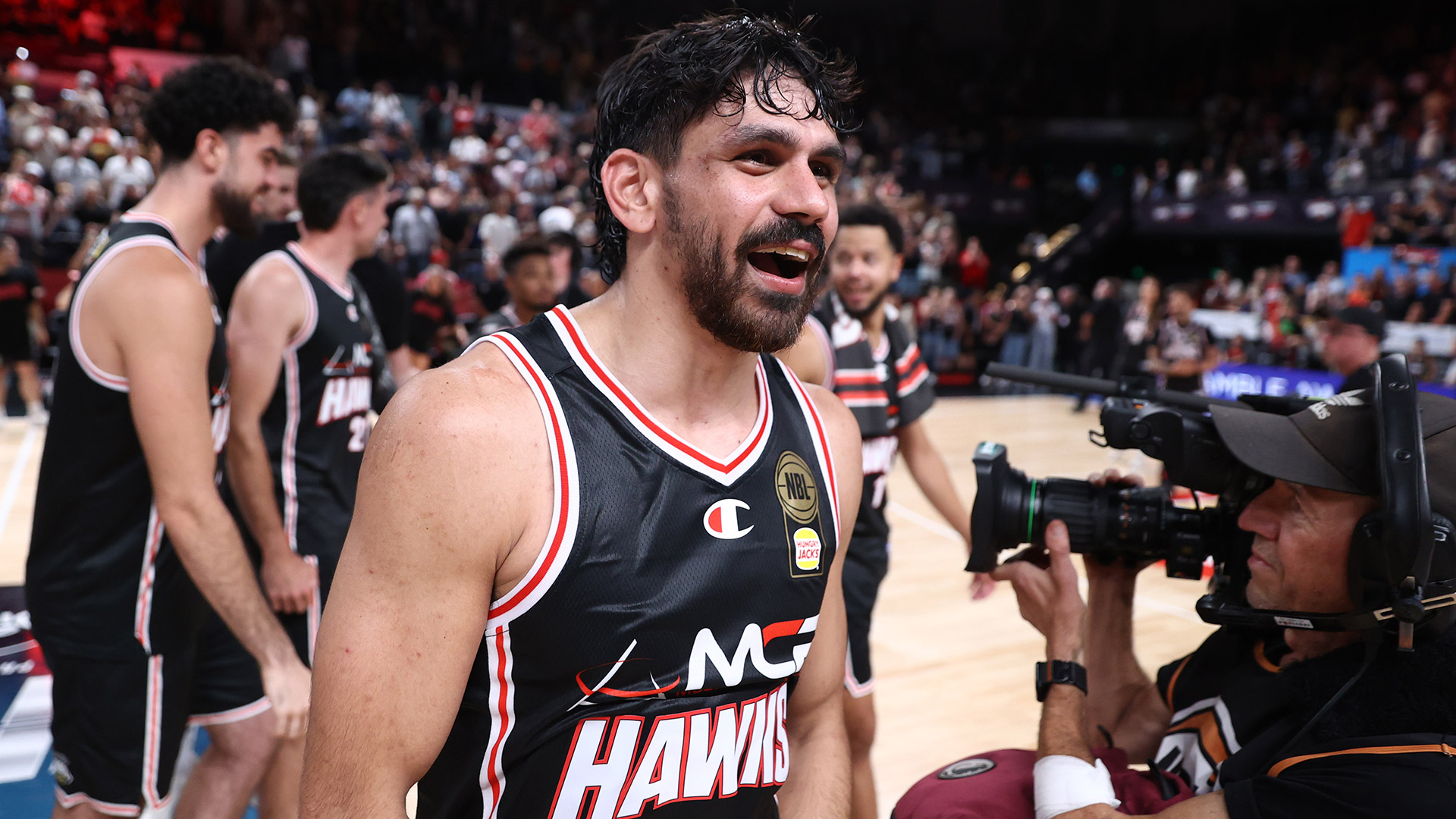 Hawks hold out JackJumpers in NYE thriller