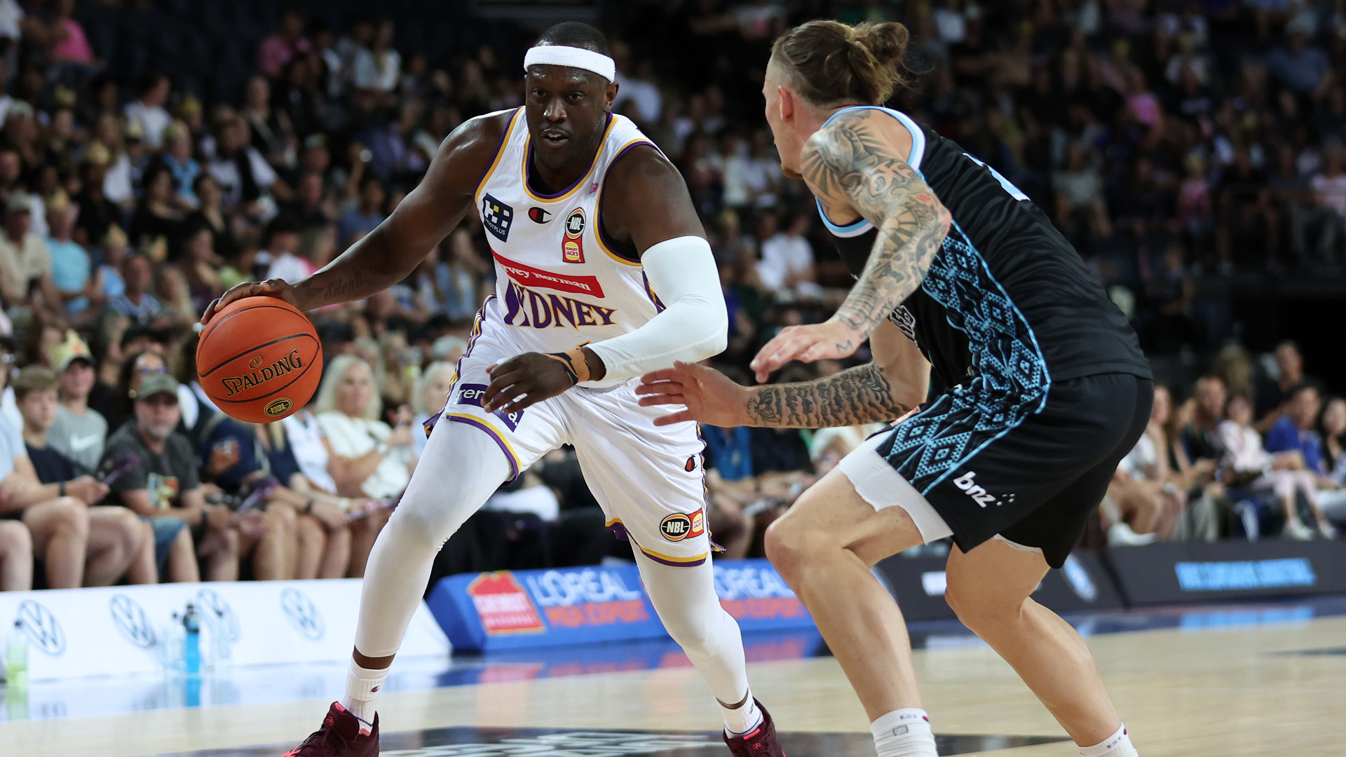 Kings destroy Breakers in NZ