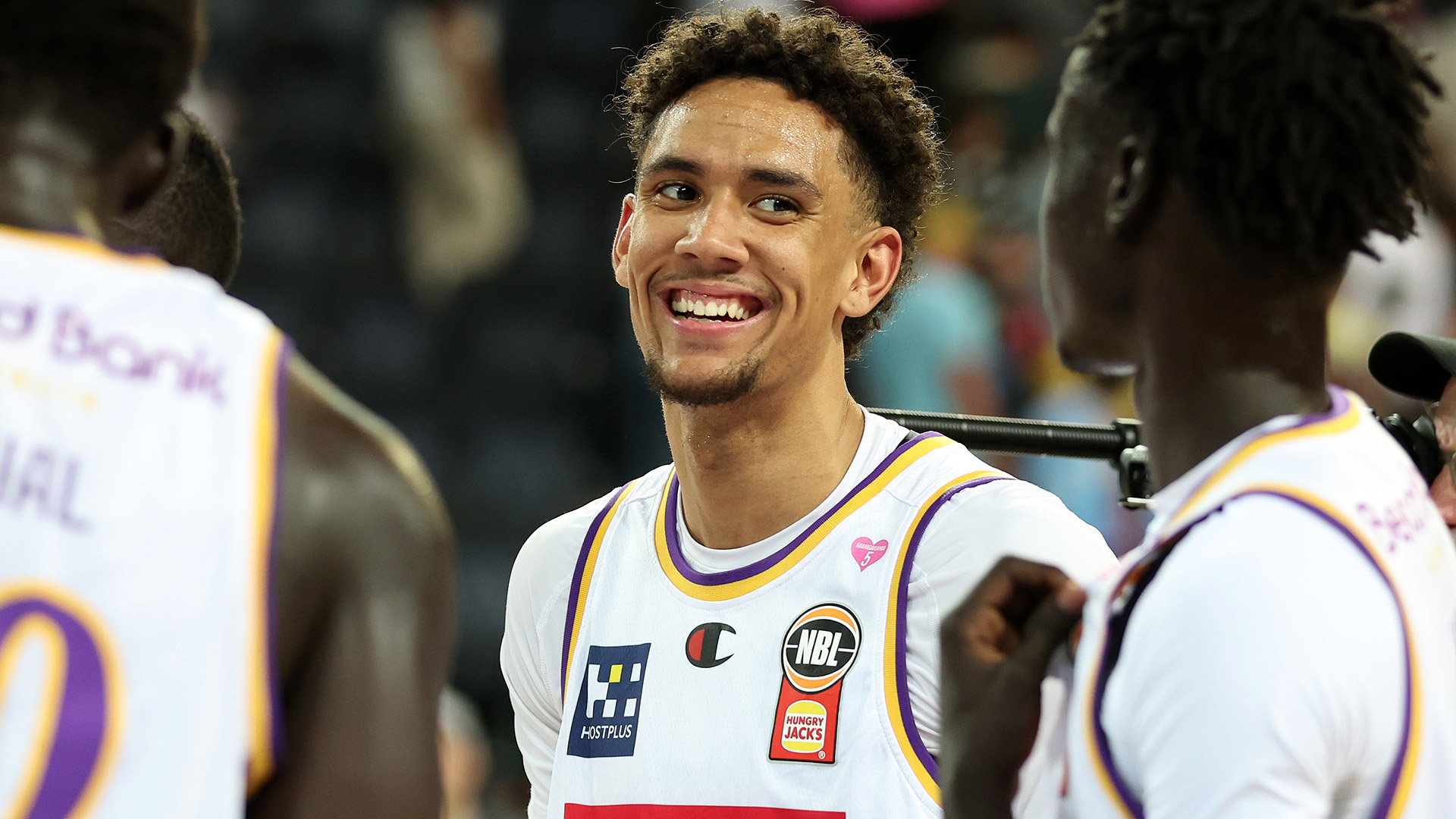 Kings destroy Breakers in NZ