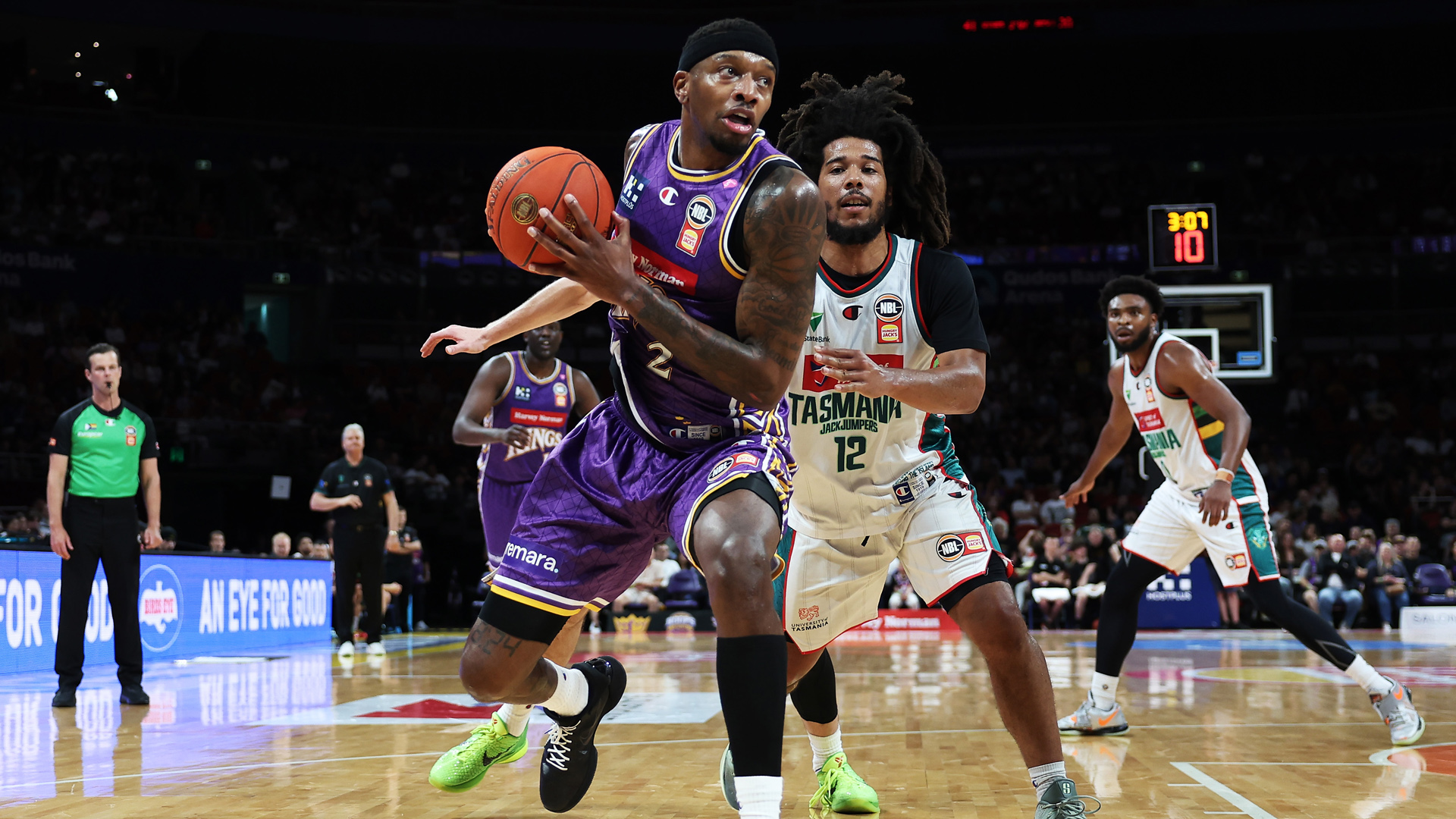 Kings take care of wounded JackJumpers