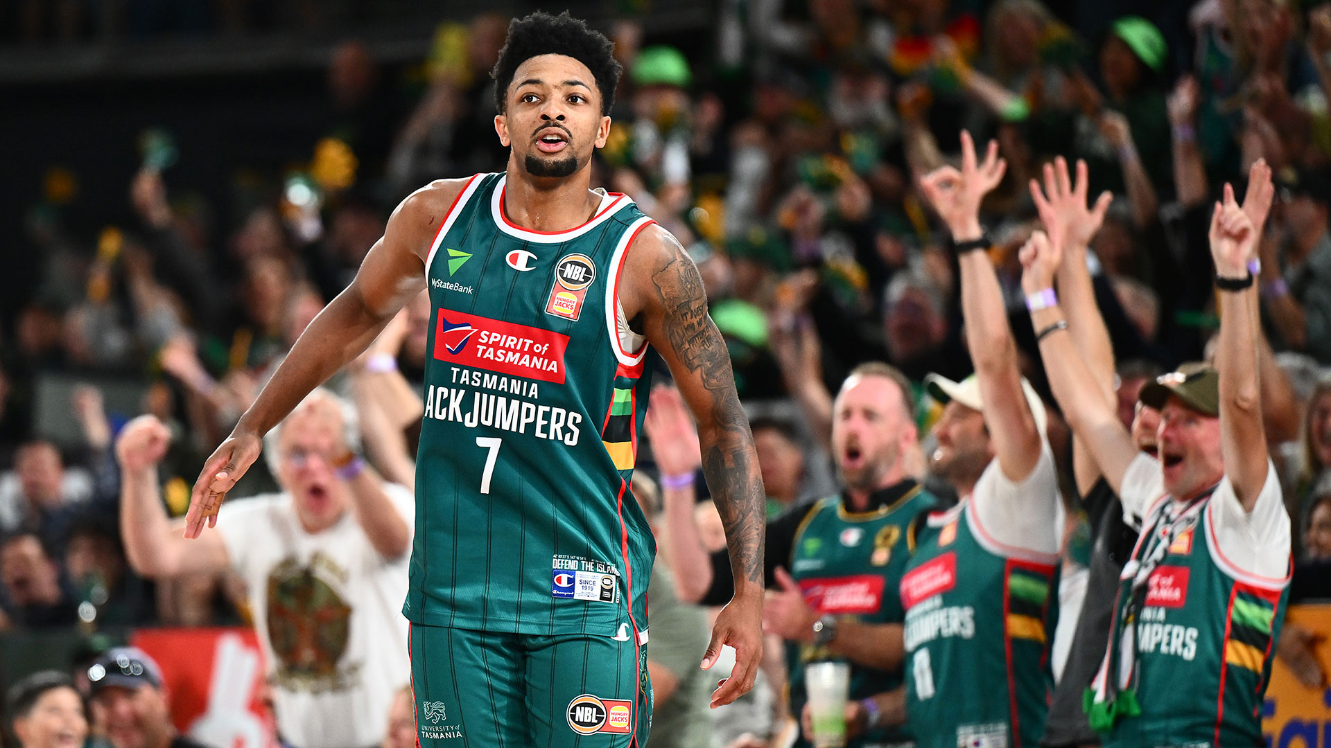 DJ shoots JackJumpers to pivotal win