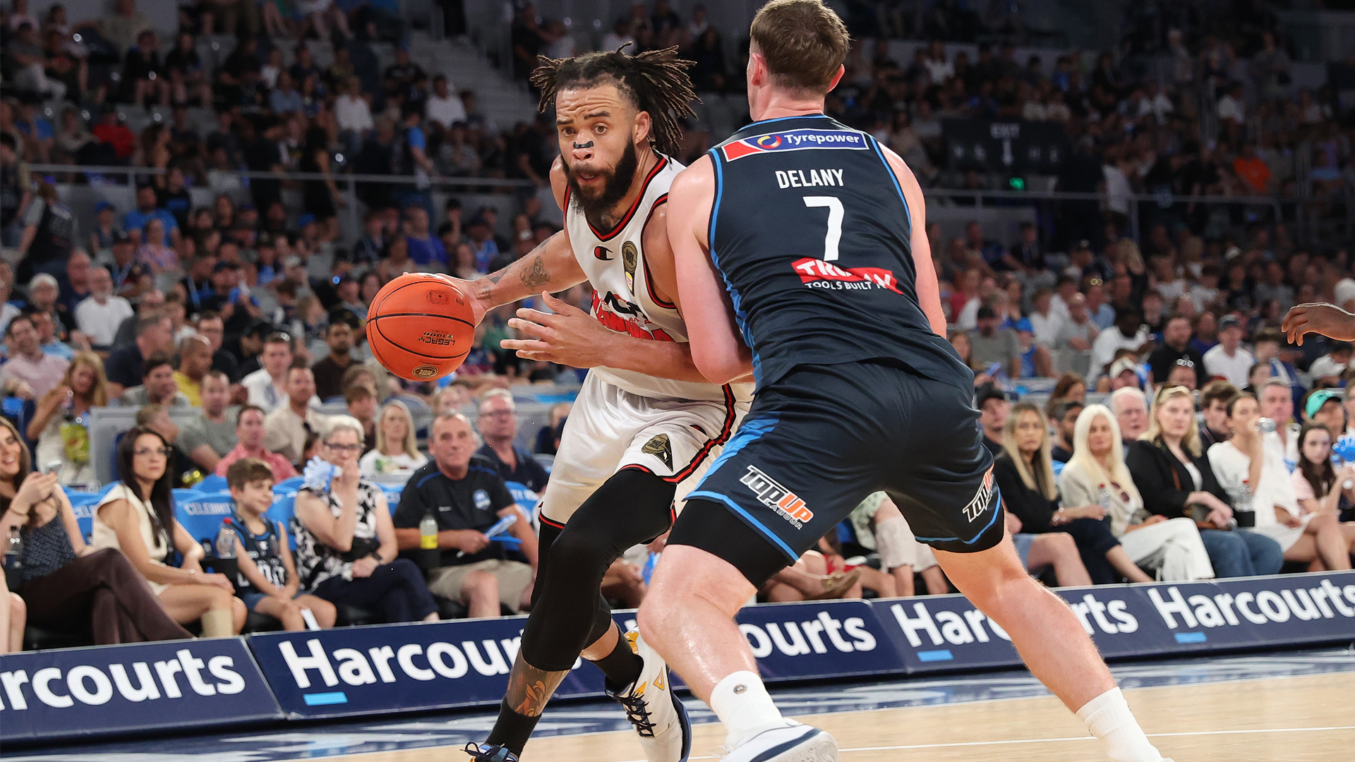 McGee returns and Hawks overpower United