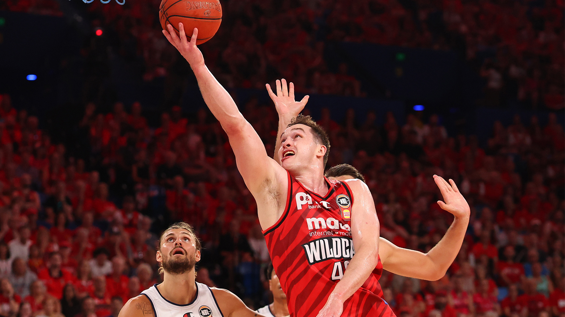 'Cats hold out Sixers to finish fourth