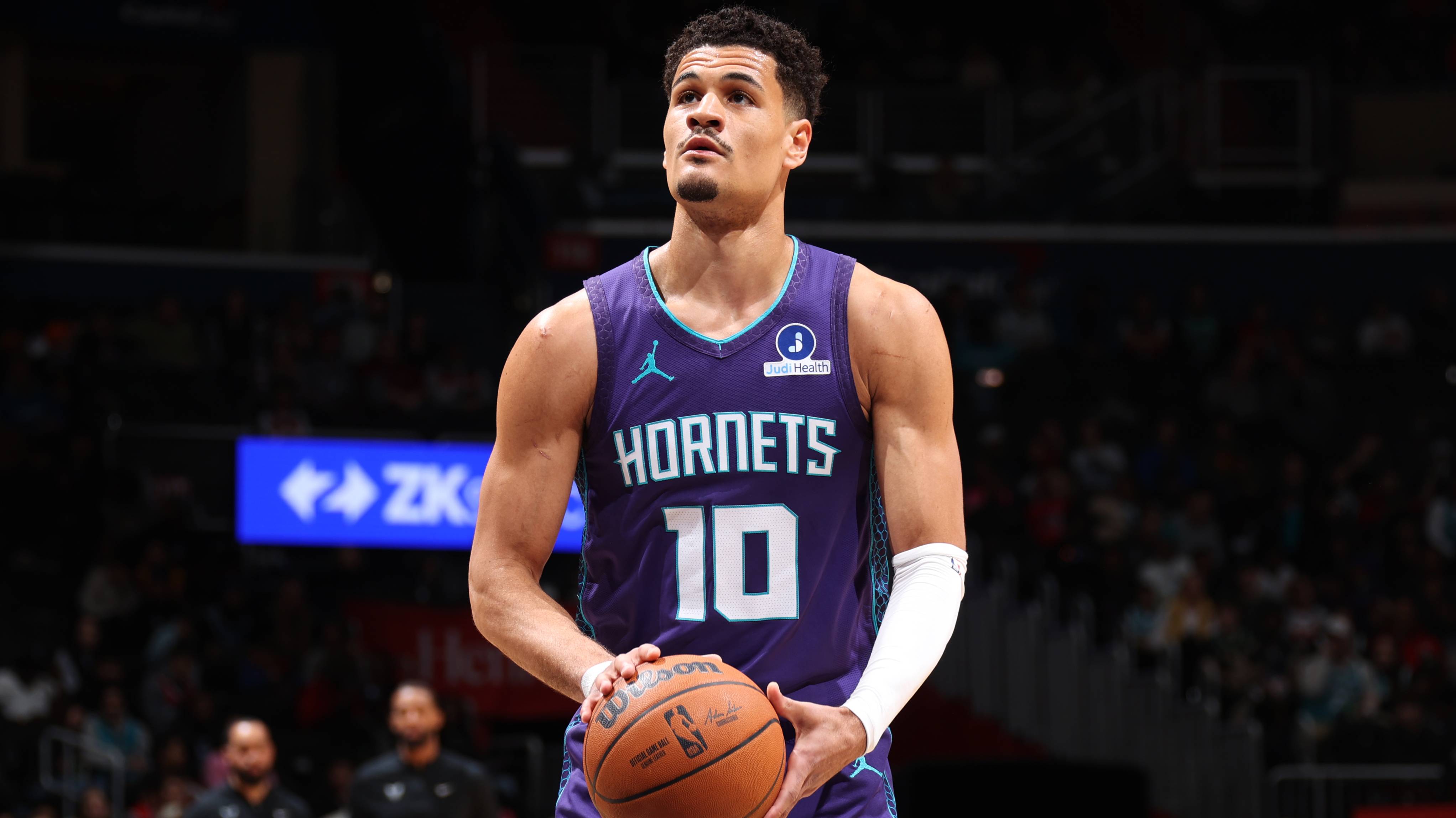 Aussies Abroad: Green guides Hornets past Bulls