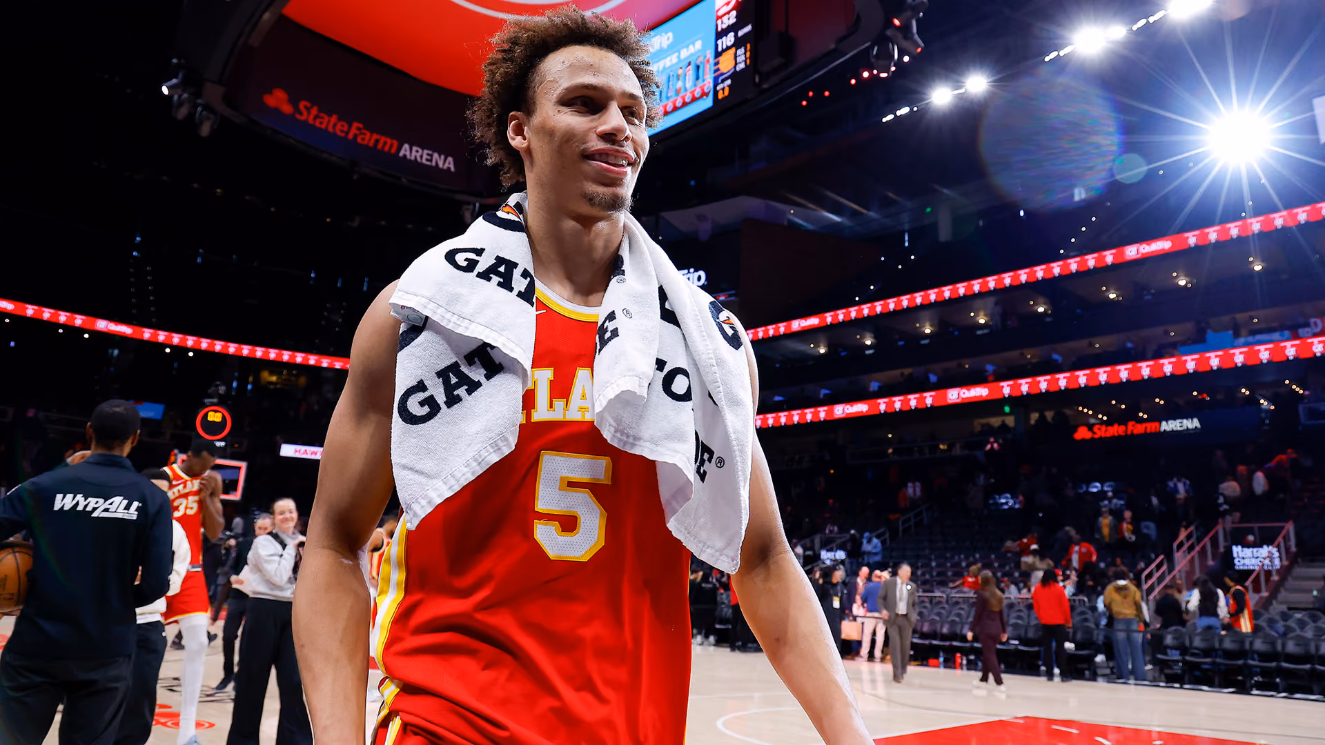 Aussies Abroad: Daniels shines in Hawks blowout