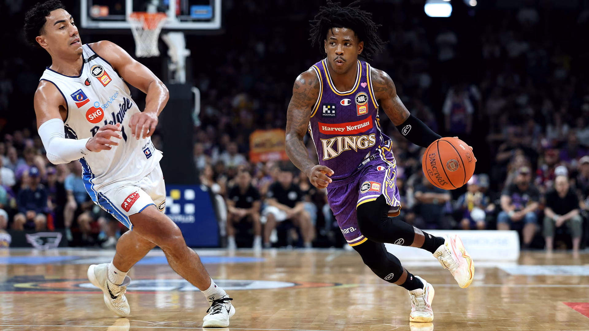 Davis lifts Kings in front of record crowd
