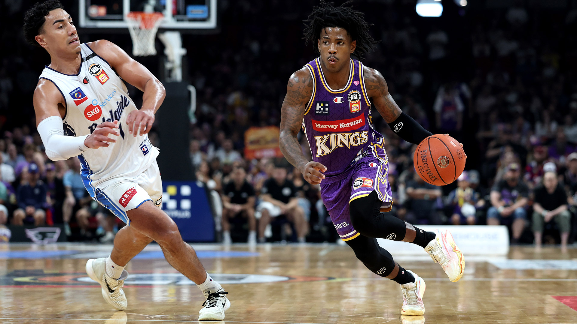 Davis lifts Kings in front of record crowd