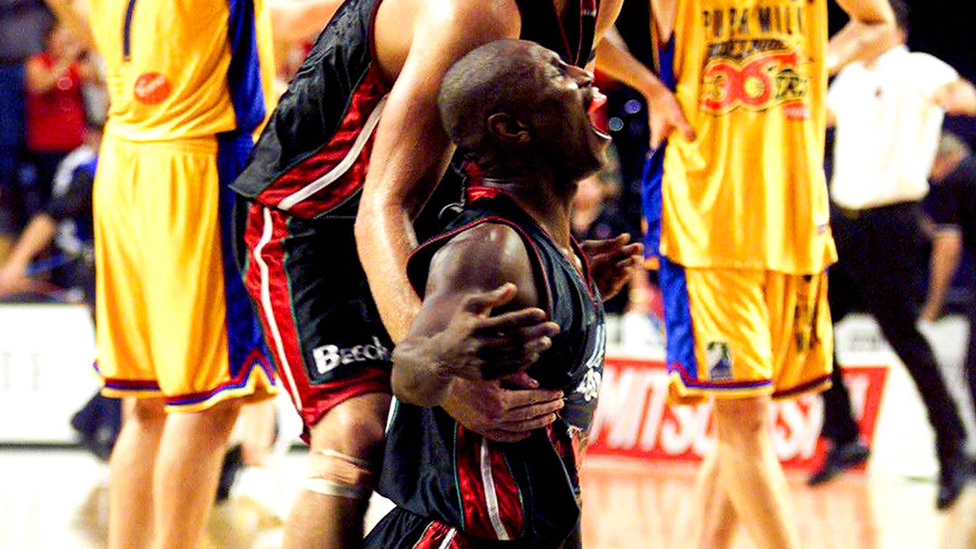 WATCH: Lowery's clutch free-throws sink 36ers