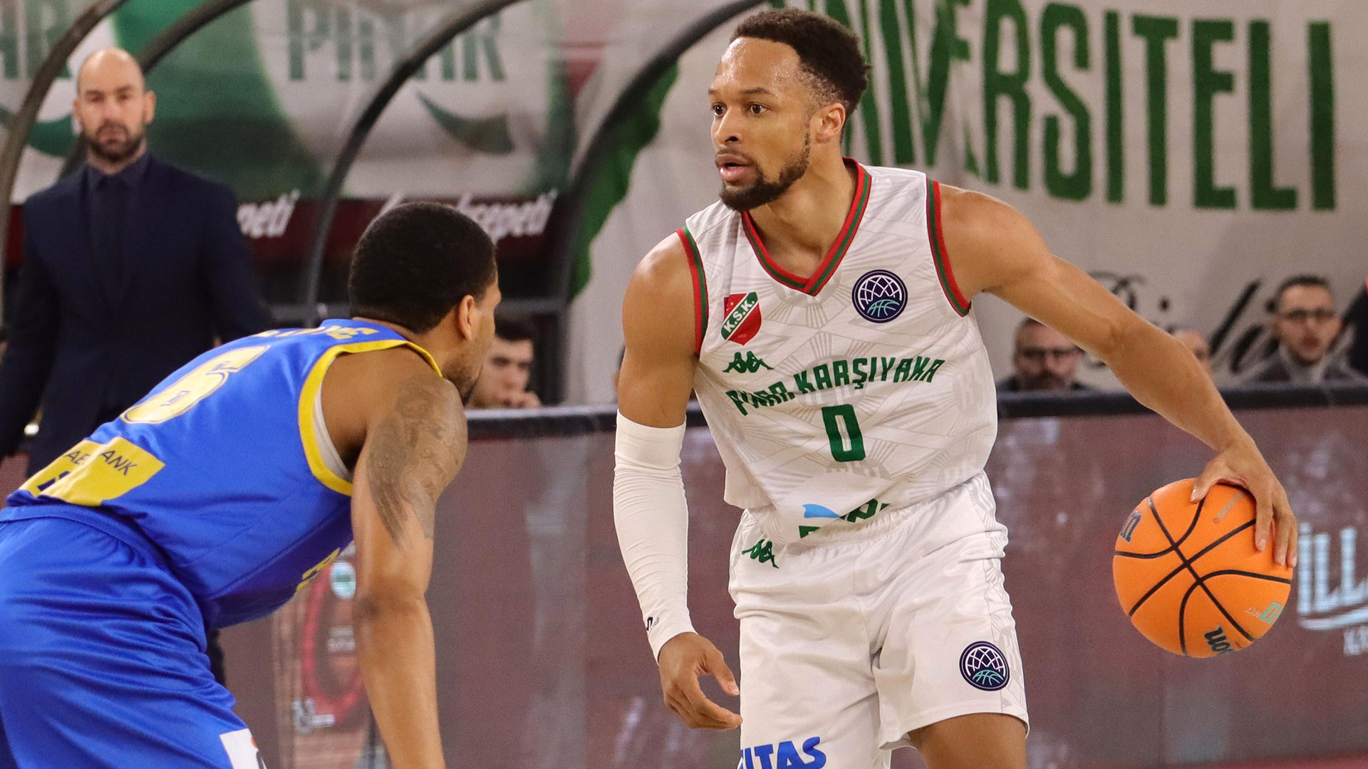 Taipans sign explosive guard as first import
