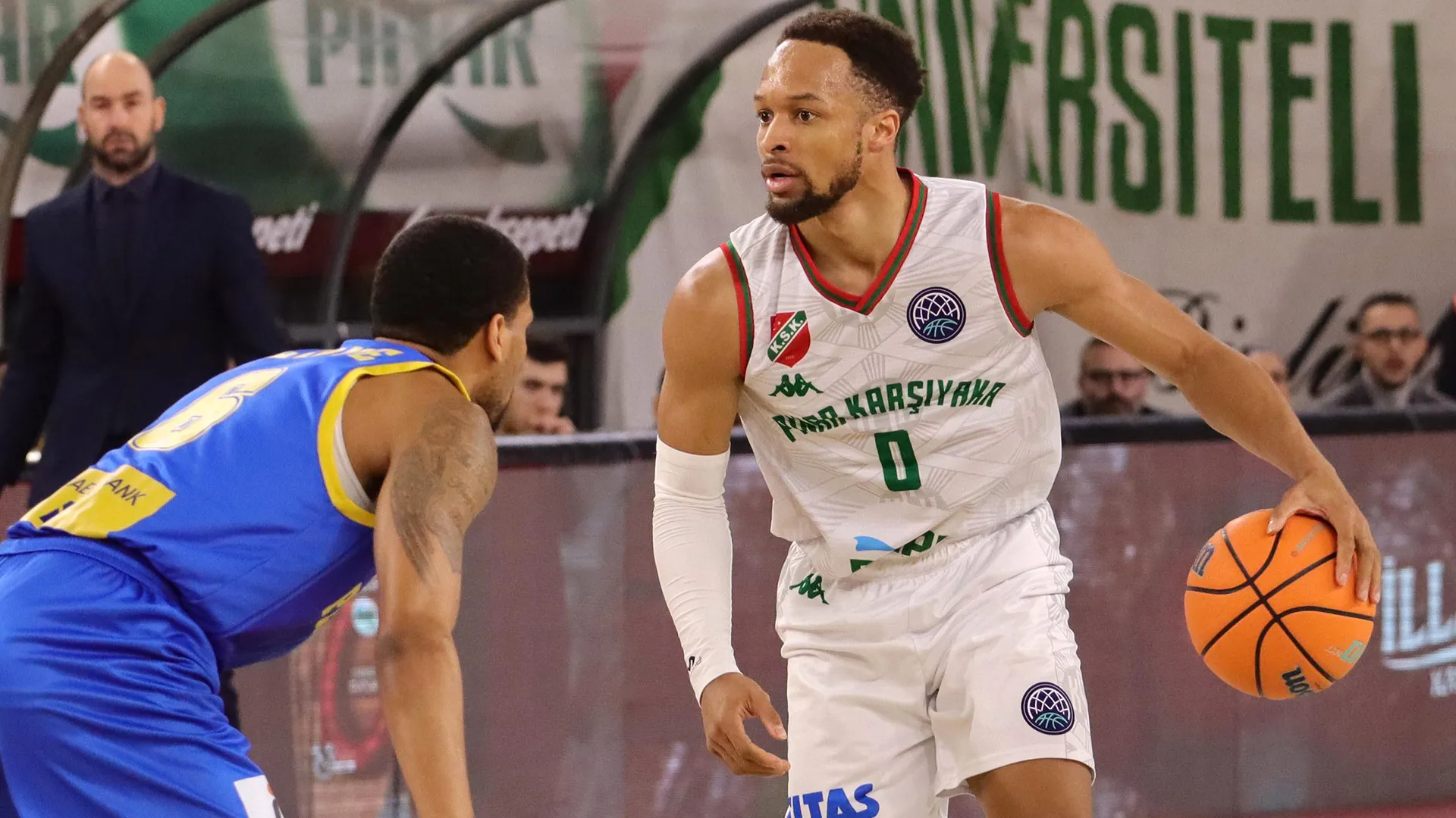 Taipans sign explosive guard as first import