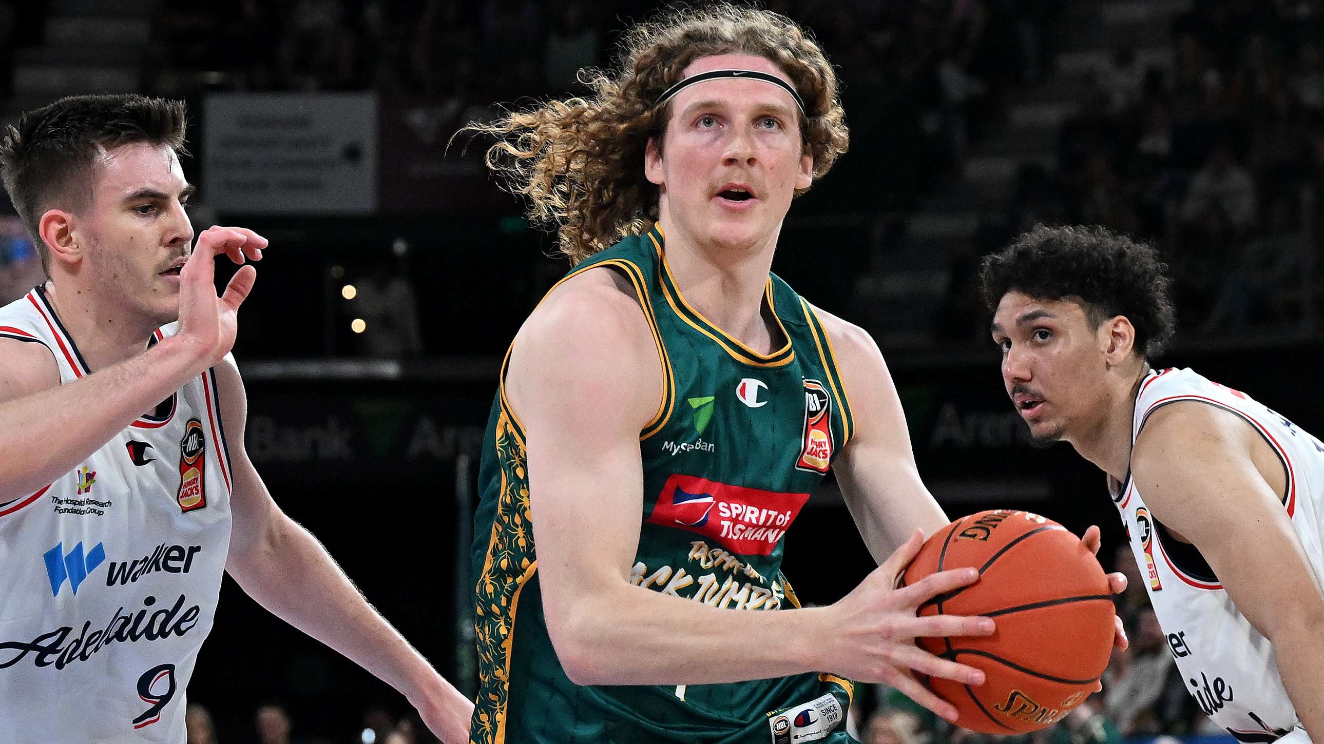 Taipans lock in New Zealand international