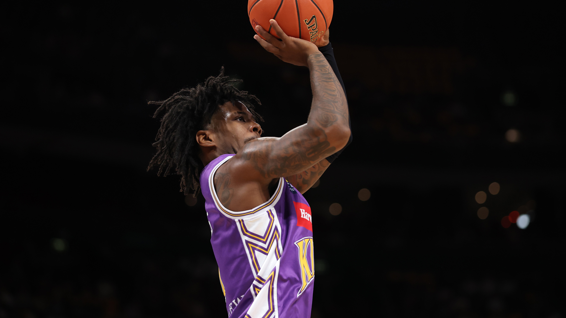 Kings open title defence in style