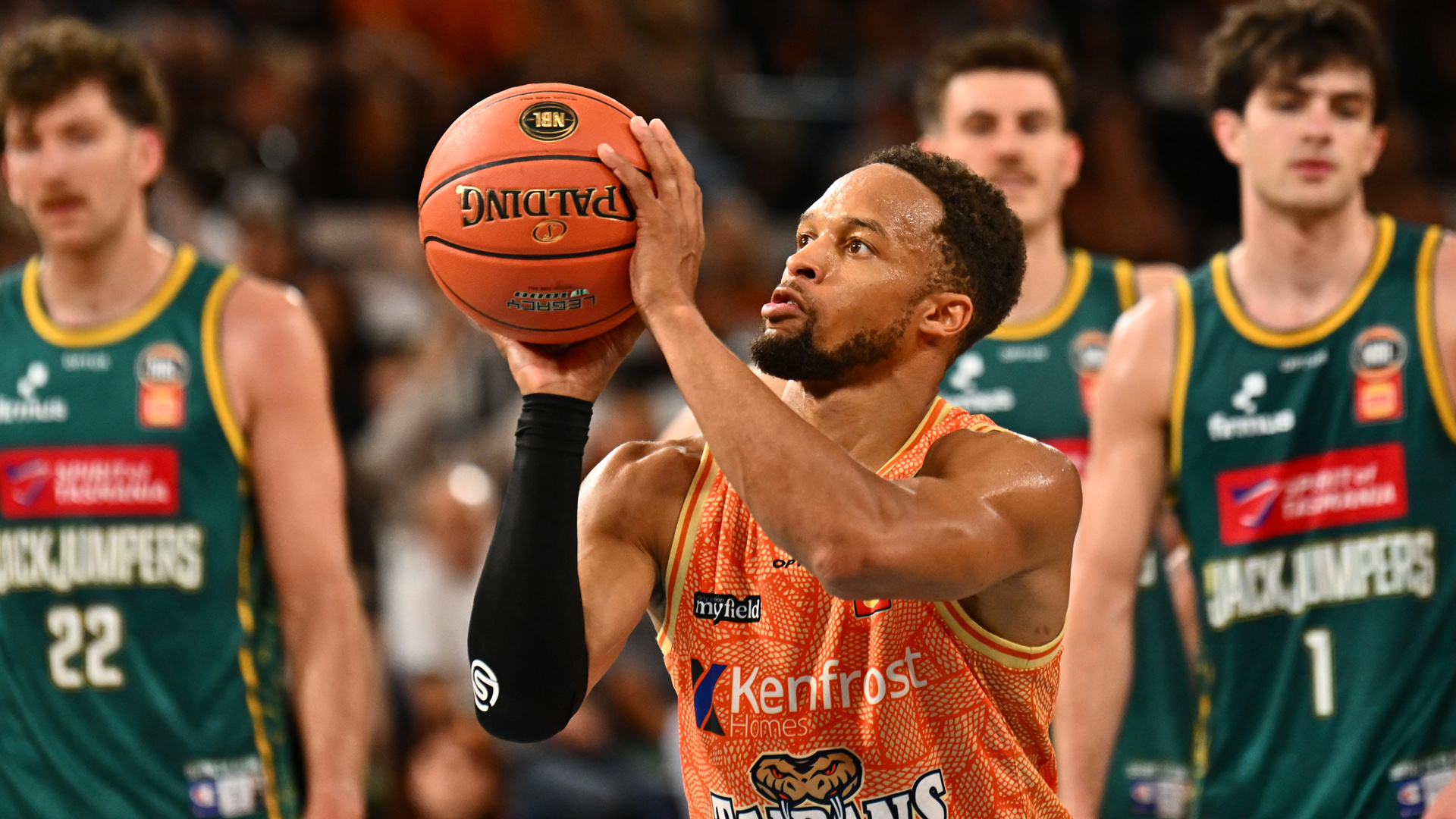 Taipans outlast JackJumpers in Cairns