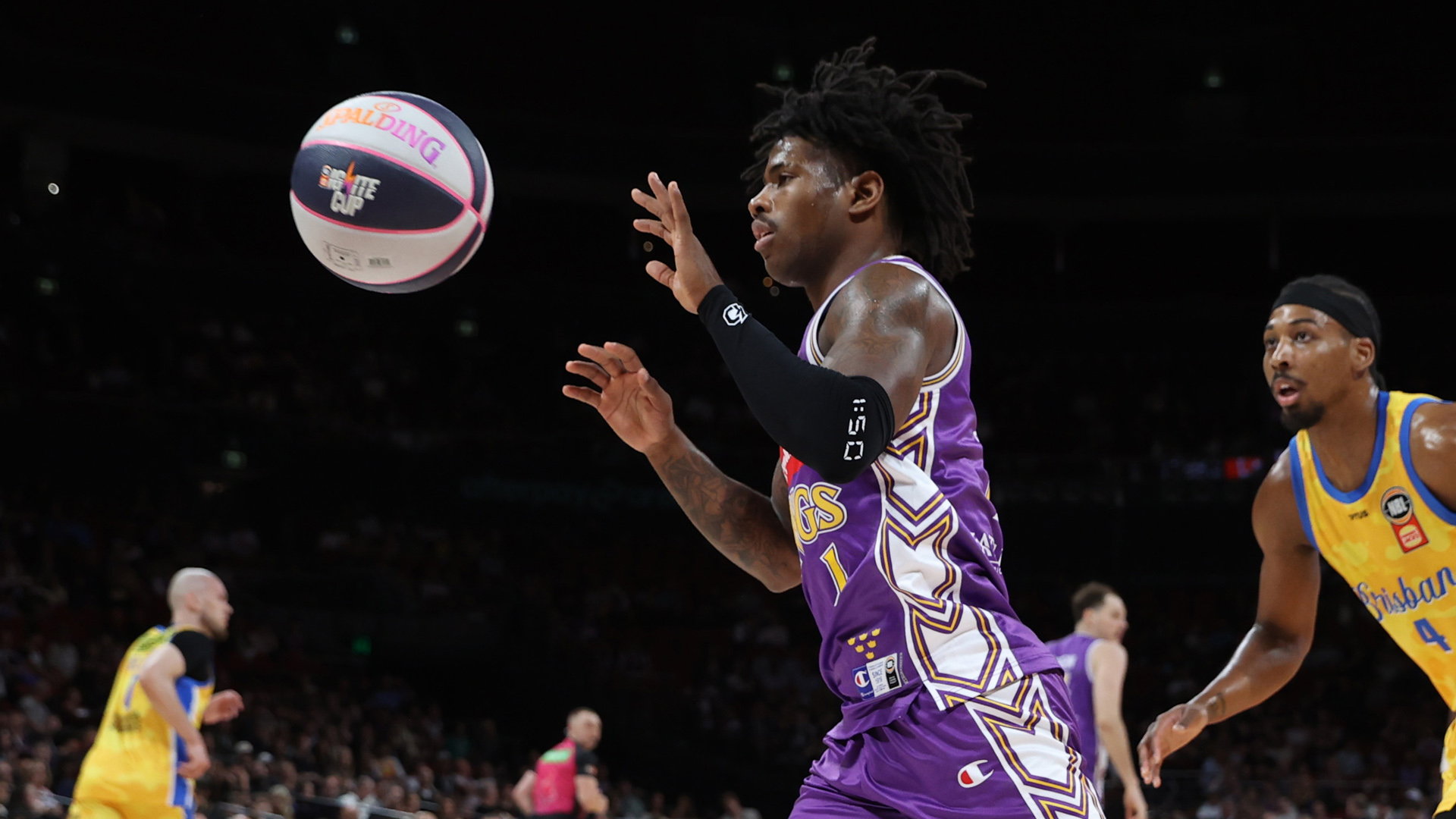Kings lock down Bullets to go 3-0