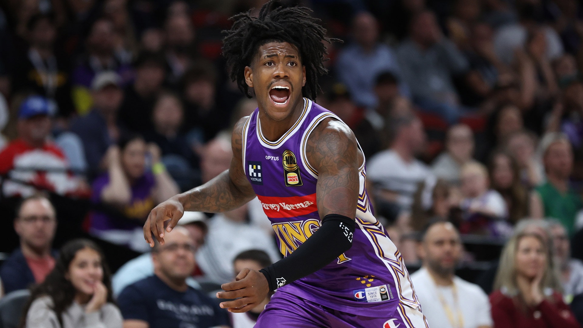Kings lock down Bullets to go 3-0