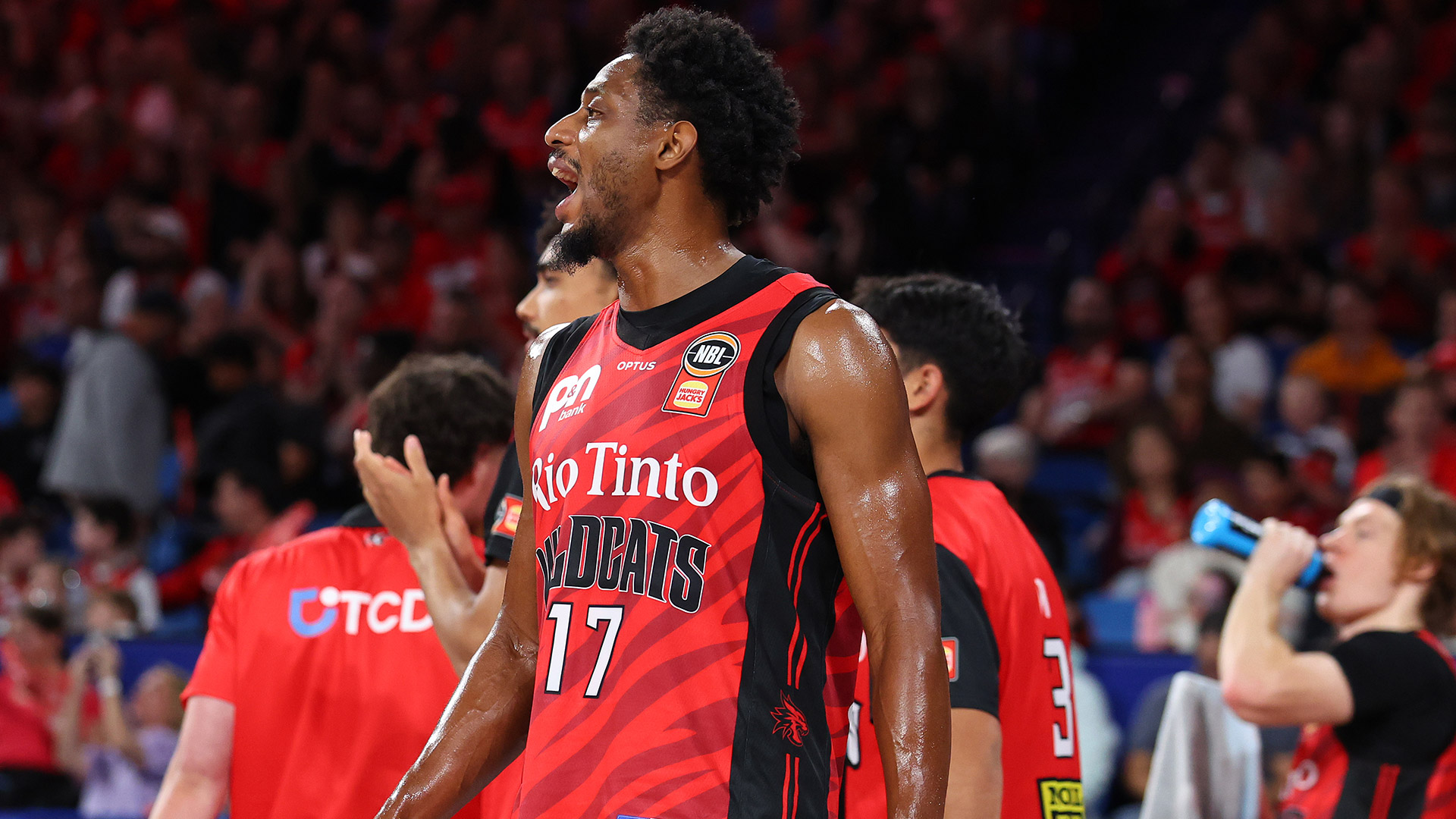 Wildcats survive monster Mennenga night