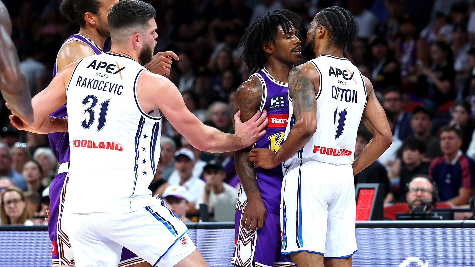 Davis-Cotton feud reignites as 36ers topple Kings