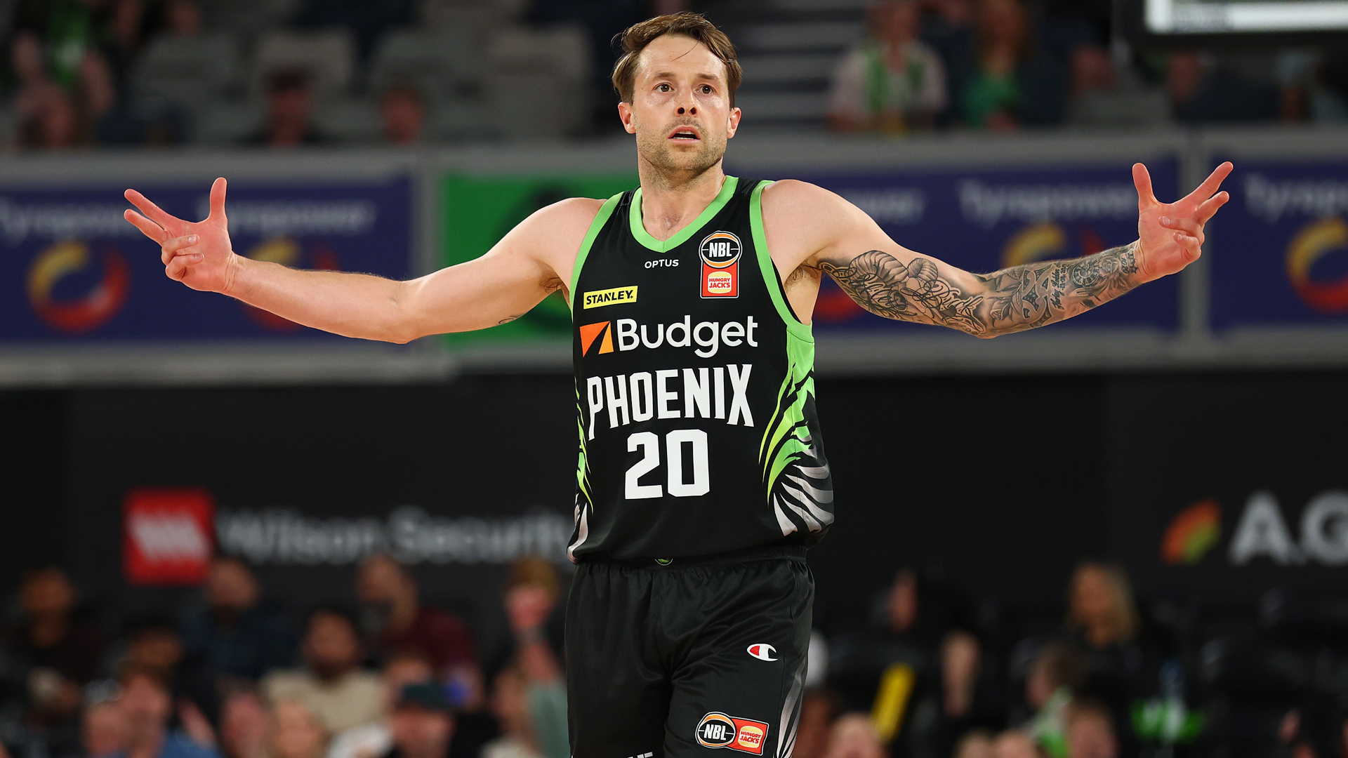Phoenix dominate Snakes in strong response