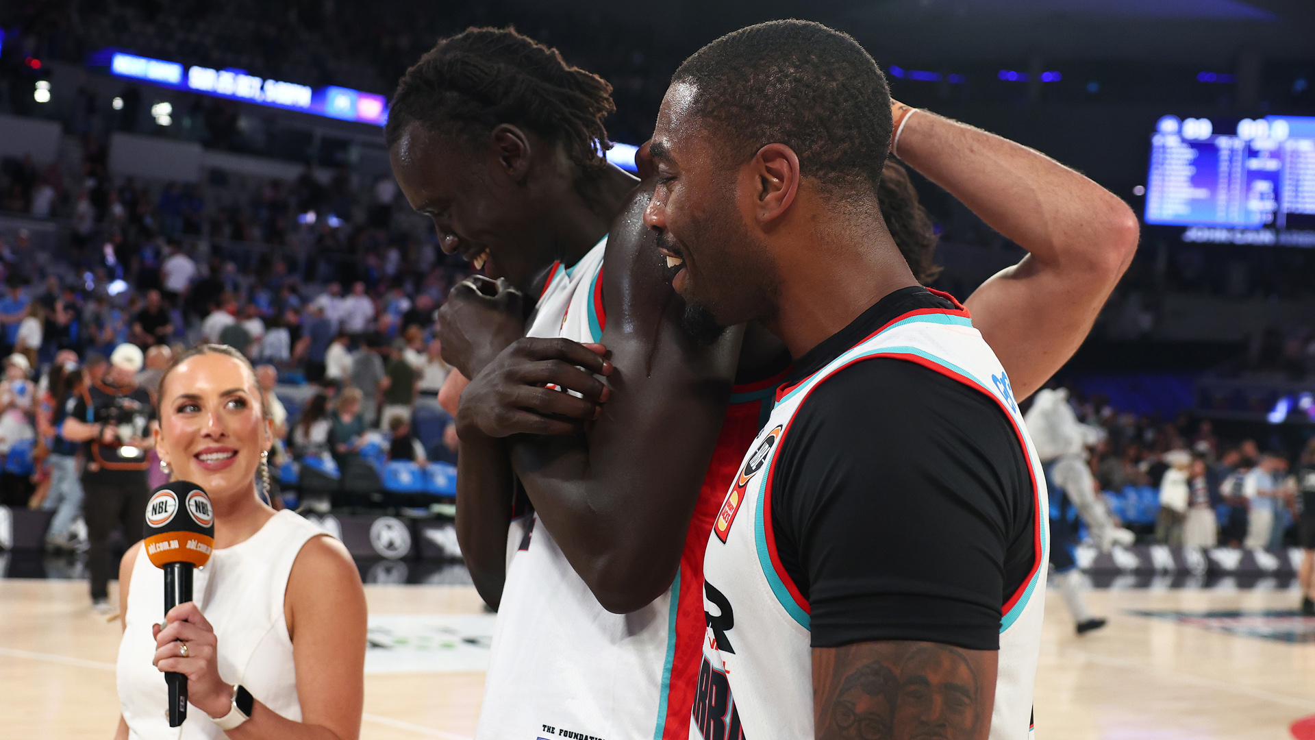 Hawks hold out United for critical win