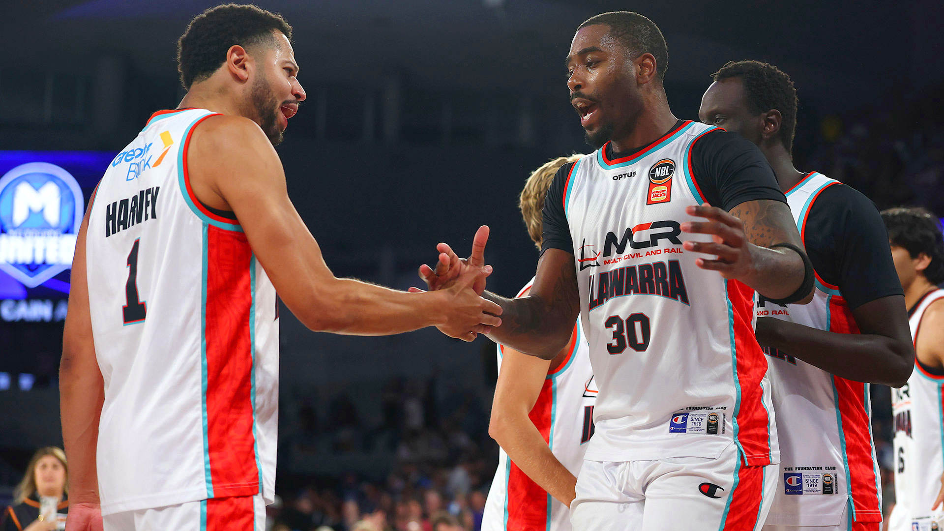 Hawks hold out United for critical win