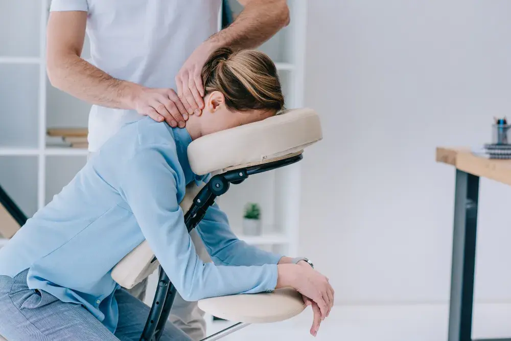 Chair-Massage in Klagenfurt – entspannende Rückenmassage im Massagestuhl - mobiler Masseur