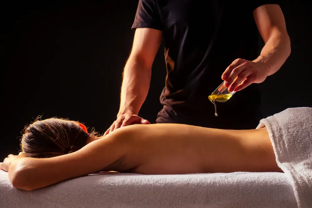 Sanfte Ayurveda-Massage in Klagenfurt - Entspannung mit Aromaölen