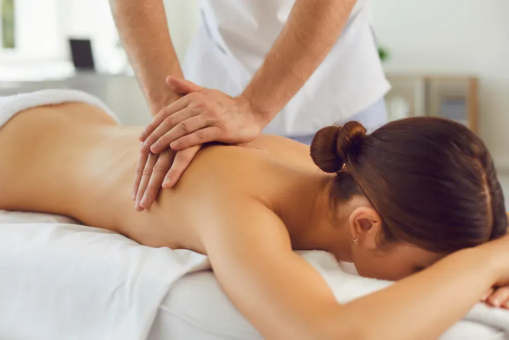 Wohltuende Rückenmassage in Klagenfurt zur Entspannung und Schmerzlinderung