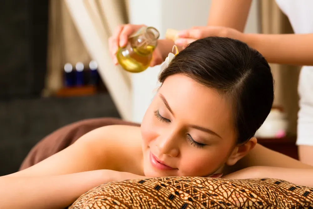 Aromaölmassage in Klagenfurt – wohltuende Massage mit ätherischen Ölen zur Entspannung