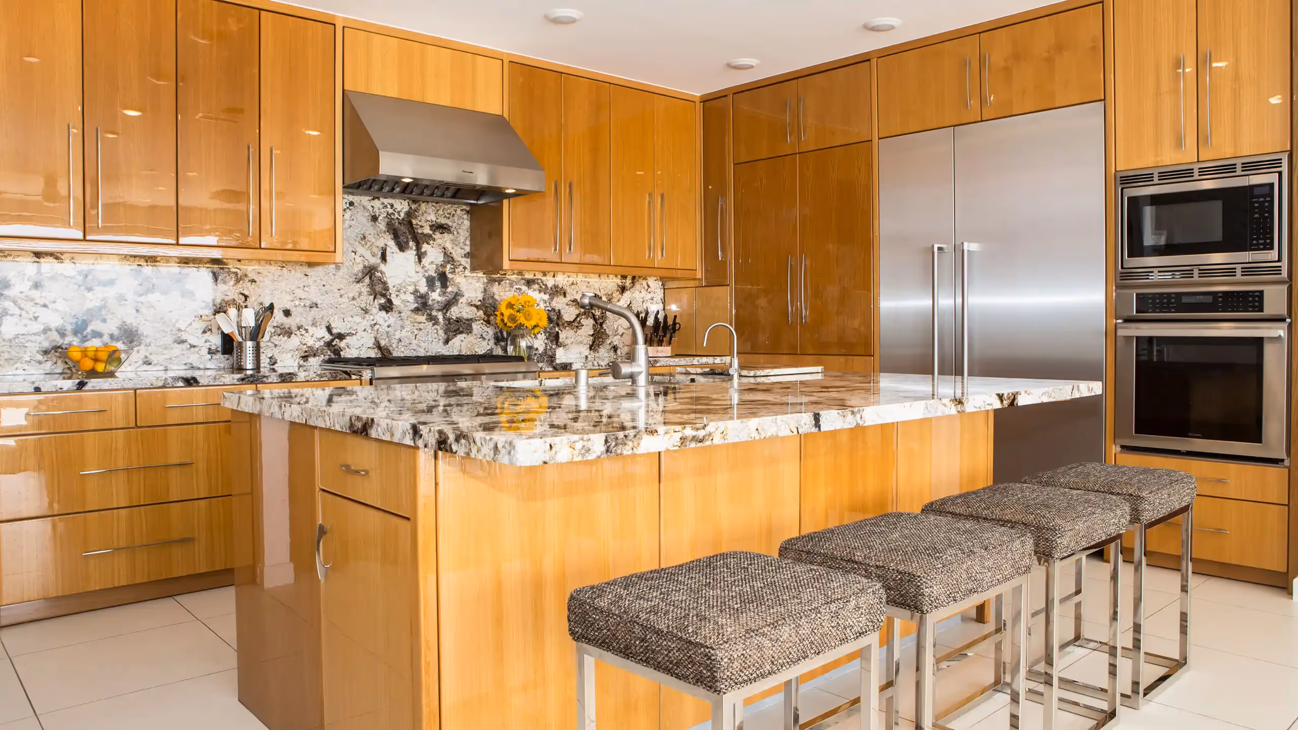 Cabinet refinishing. White Oak Painting, Burlington, Iowa. Call ‭(319) 850-9137‬