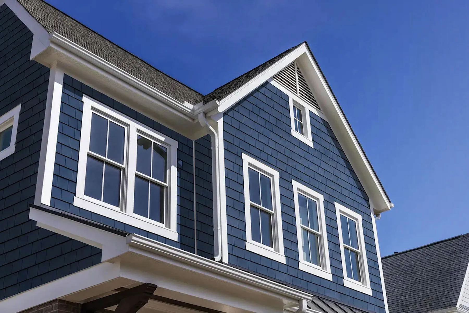 White Oak Painting. We can paint your old vinyl siding in Burlington, Iowa.