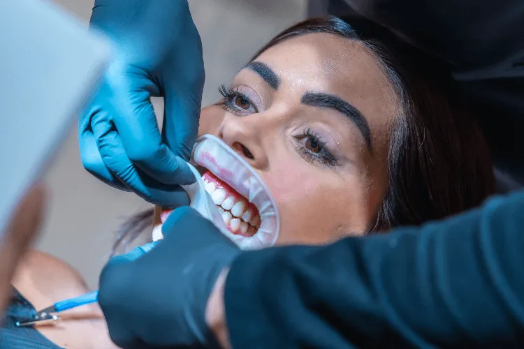 wybielanie-zebow-lampa-koszalin